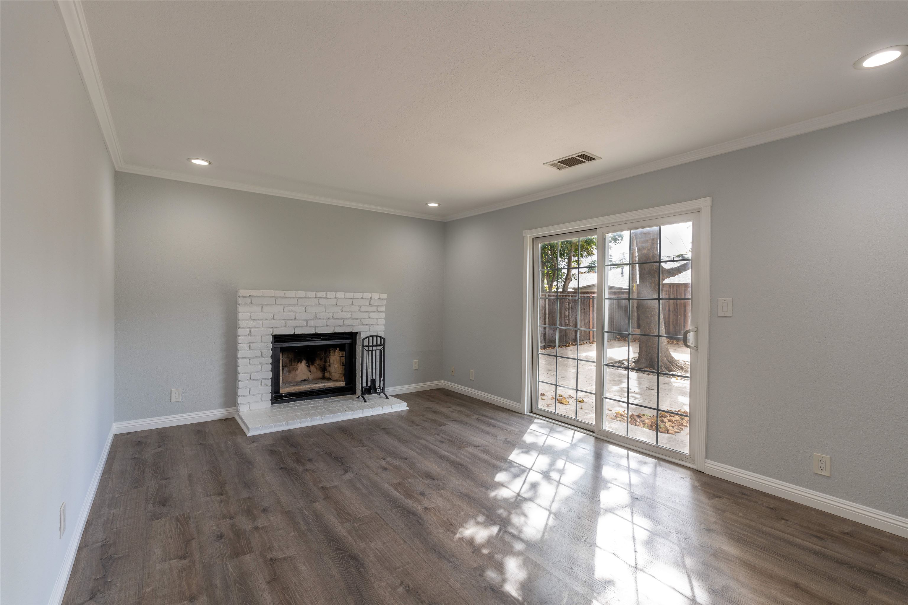 39151 Donner Way photo 4