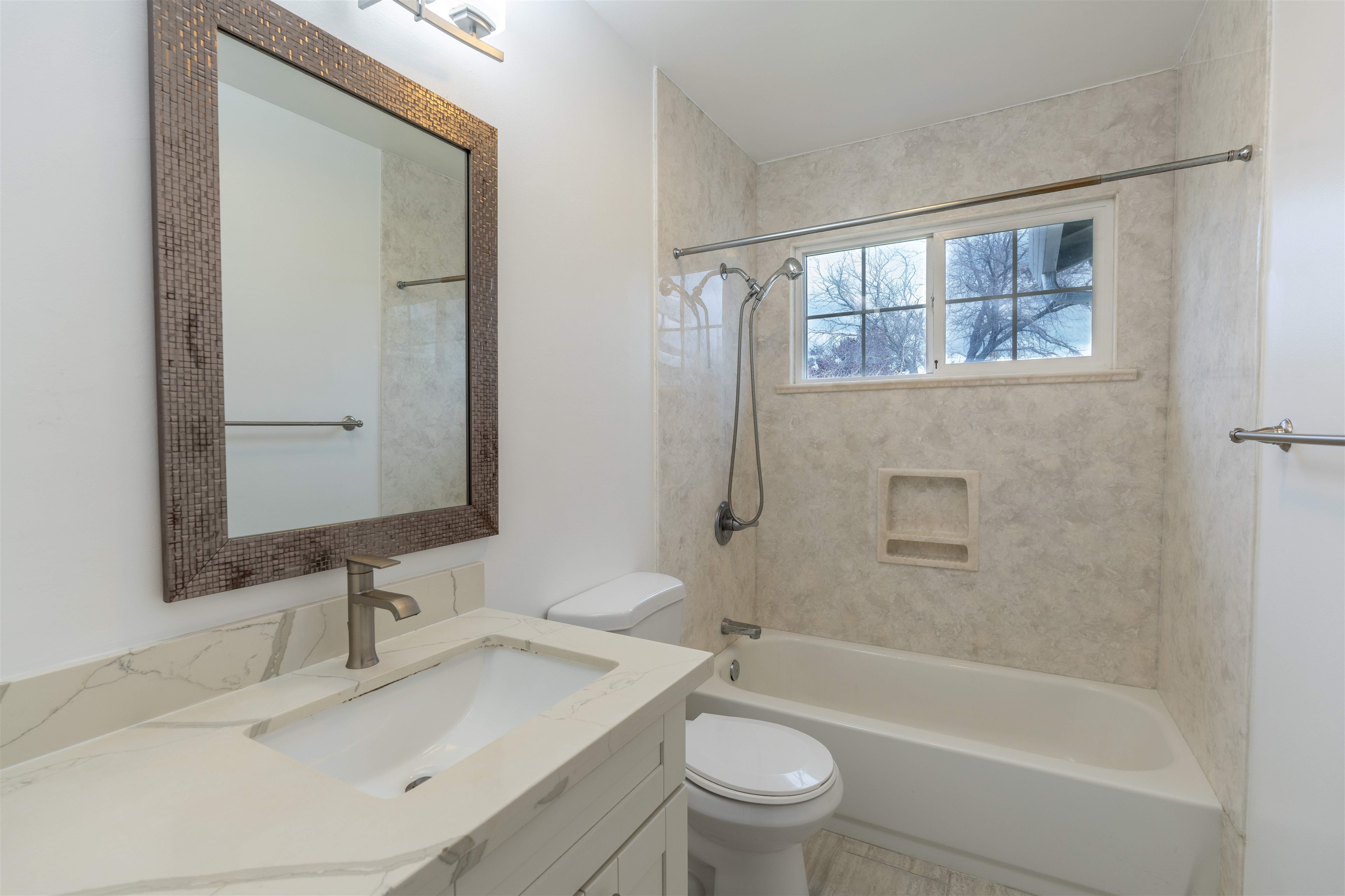 39151 Donner Way photo 5