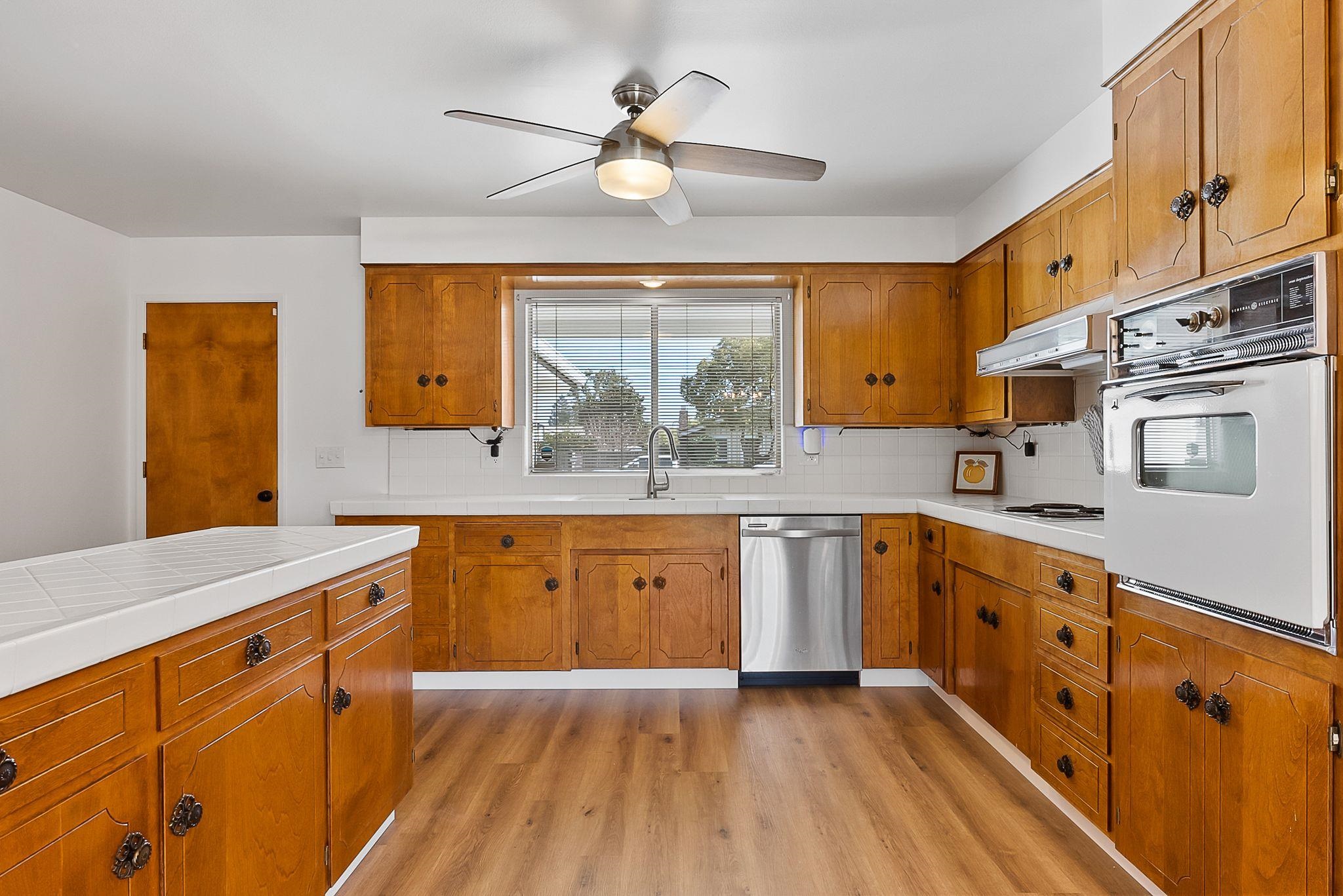 Detail Gallery Image 7 of 28 For 1007 S Mills Ave, Lodi,  CA 95242 - 3 Beds | 1/1 Baths