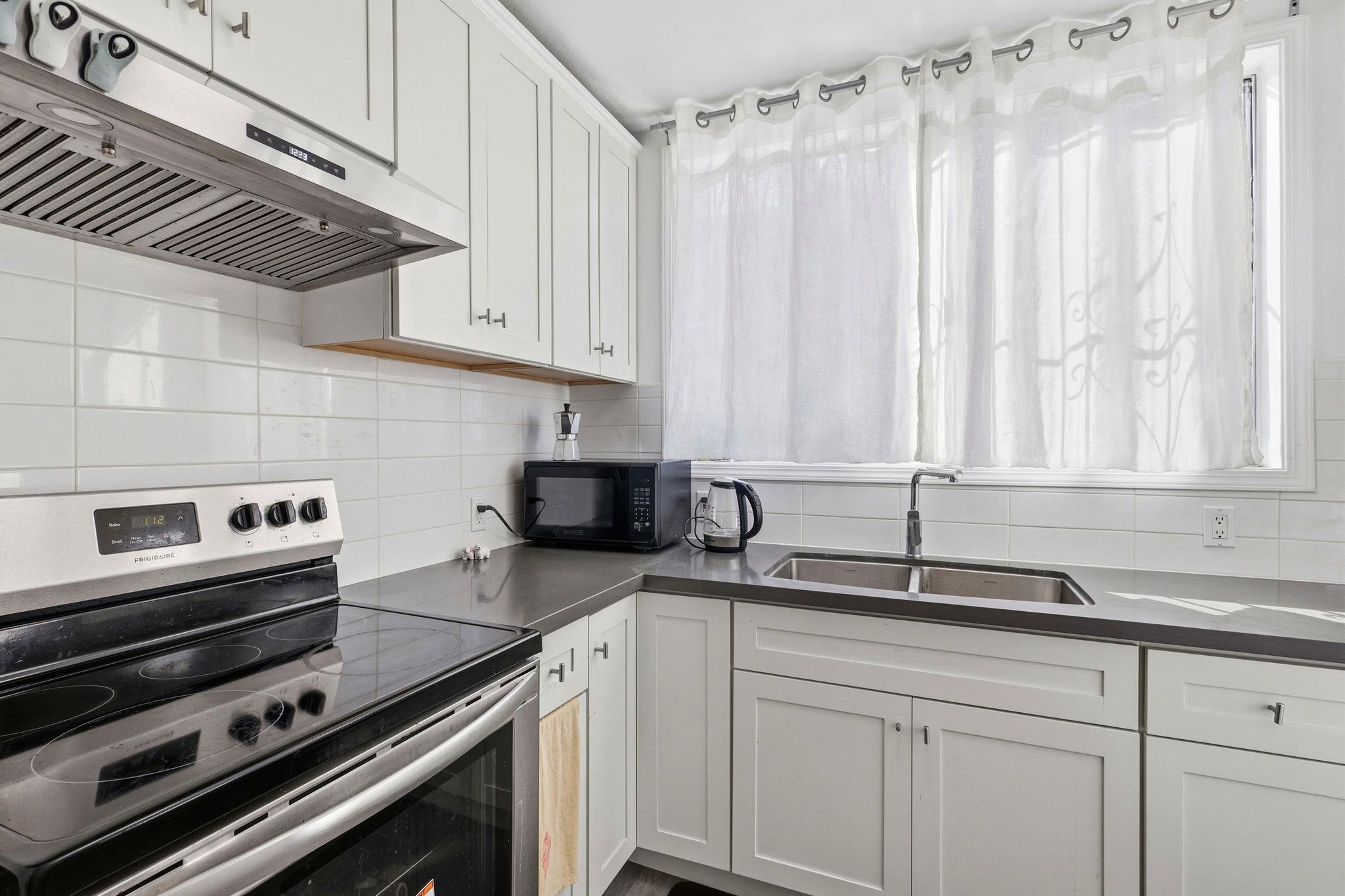 Detail Gallery Image 37 of 58 For 869 Woodside Way, San Mateo,  CA 94401-1611 - – Beds | – Baths