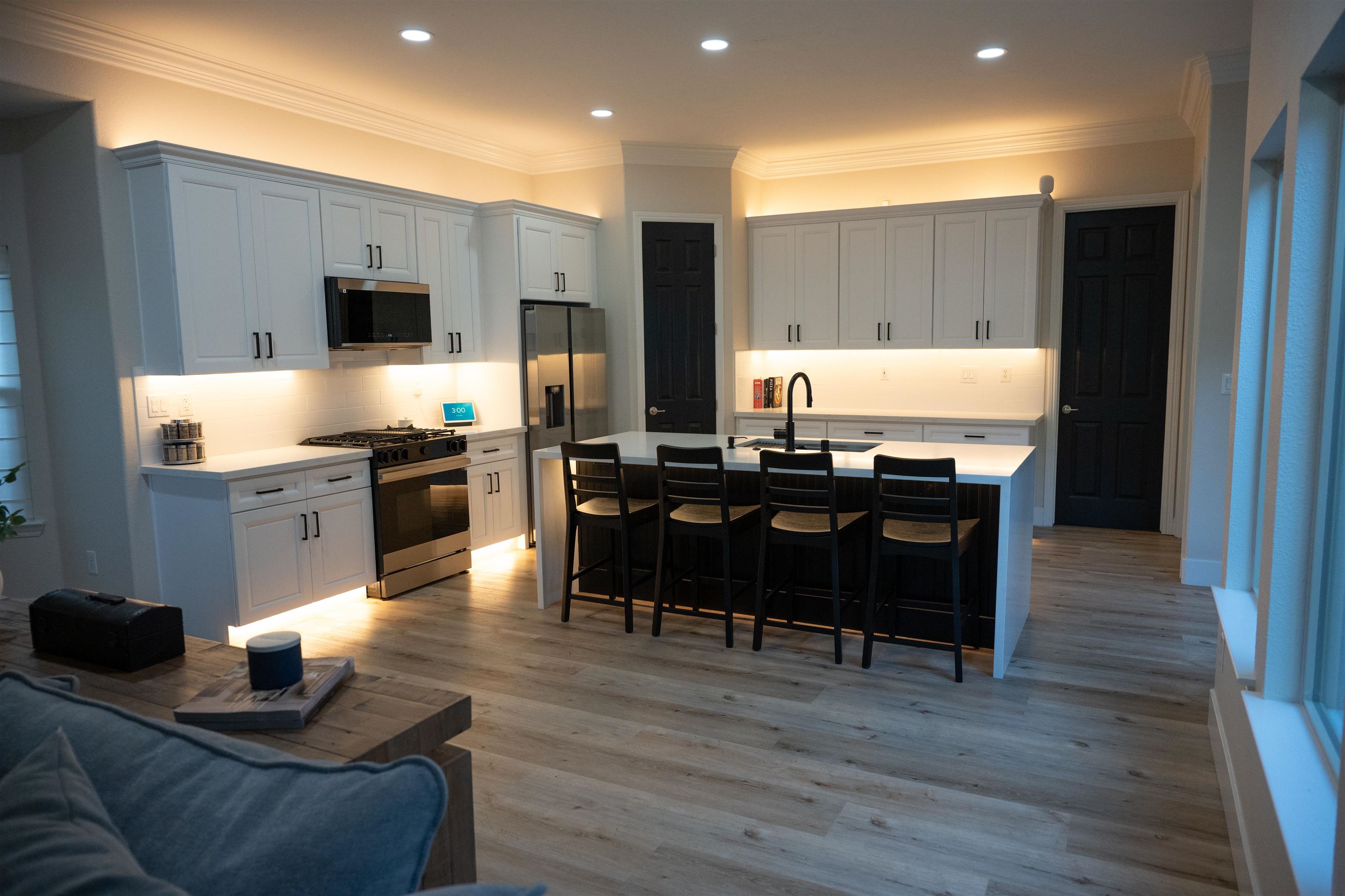 Detail Gallery Image 12 of 31 For 302 N Denton Court, Visalia,  CA 93291 - 4 Beds | 3 Baths