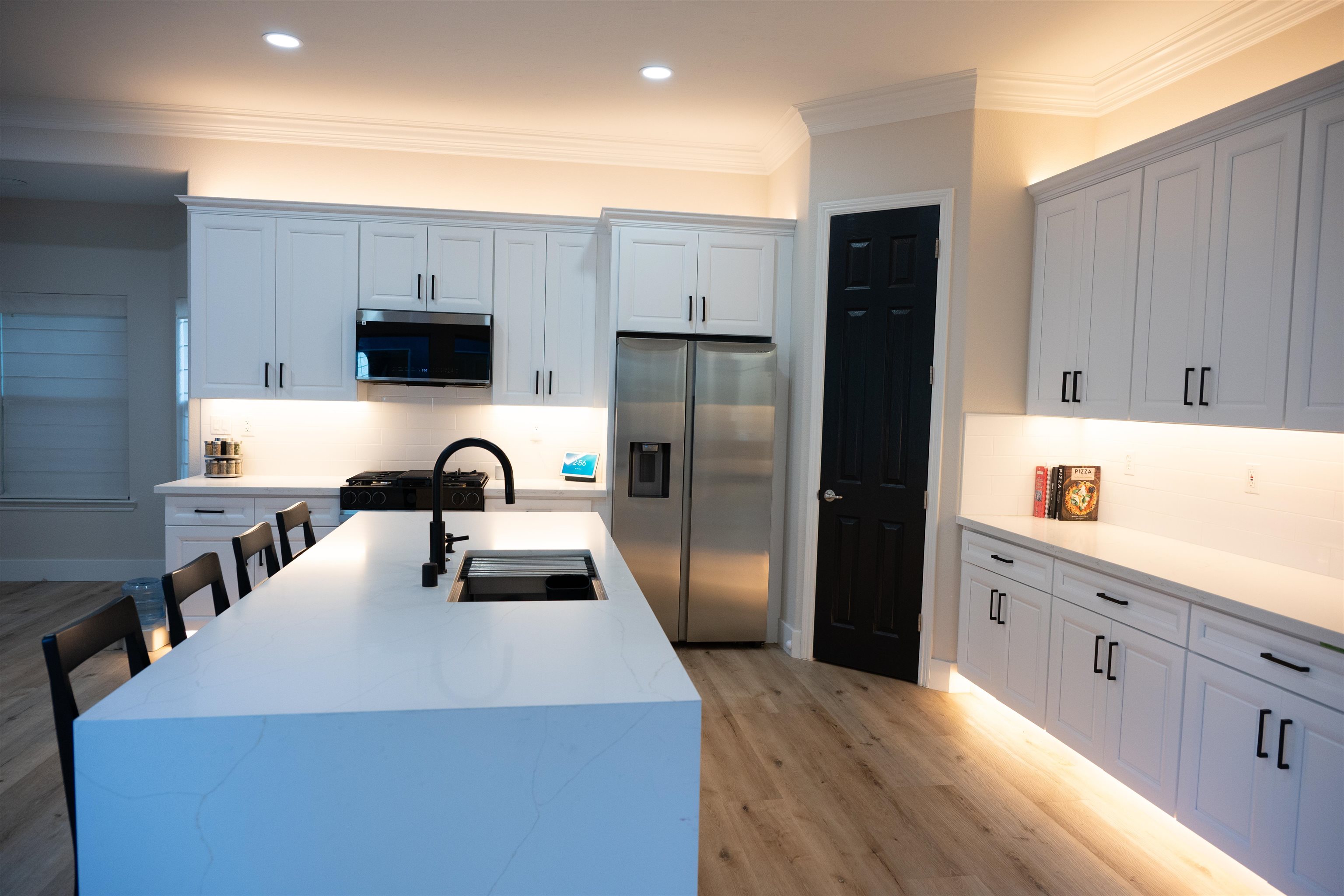 Detail Gallery Image 13 of 31 For 302 N Denton Court, Visalia,  CA 93291 - 4 Beds | 3 Baths