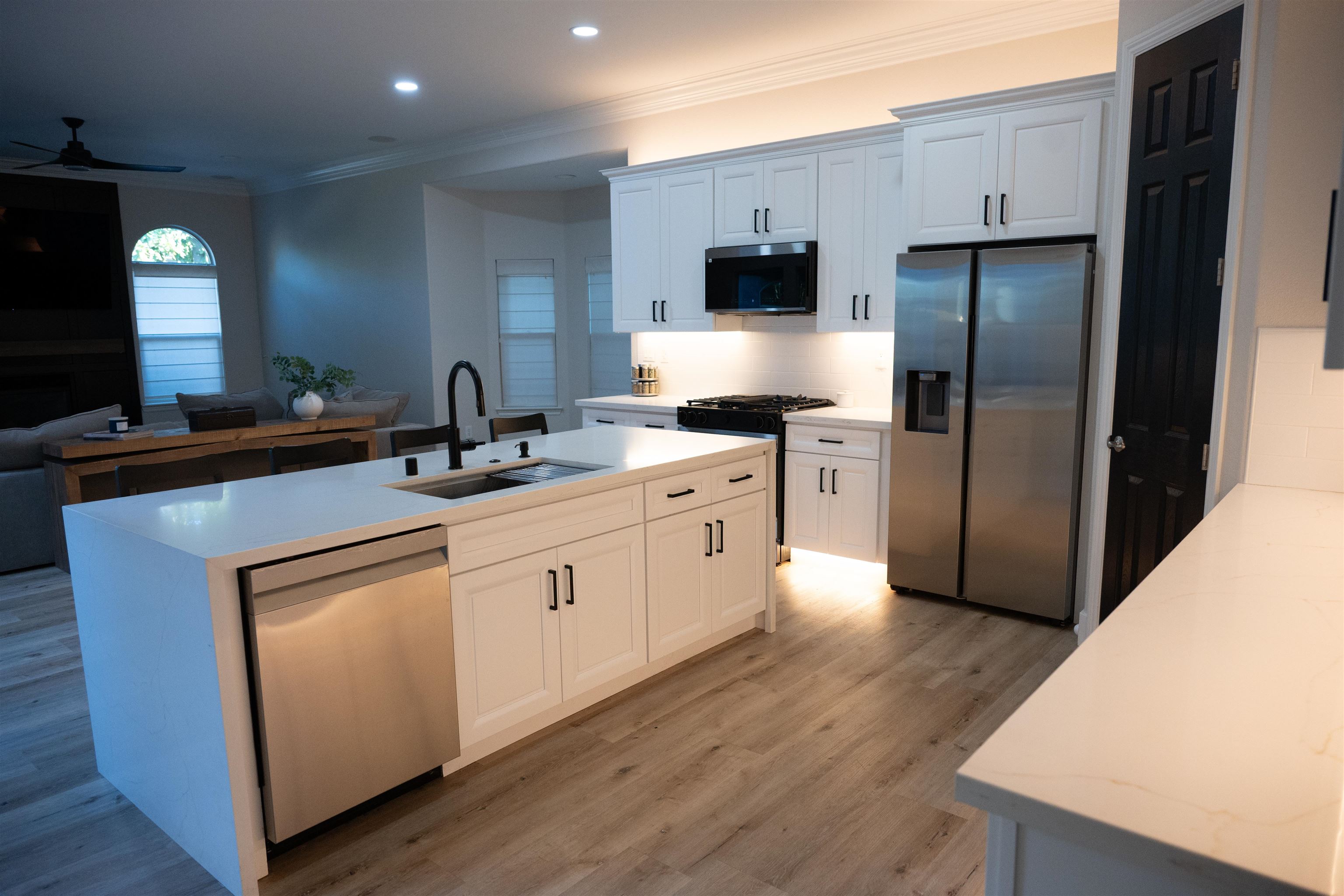 Detail Gallery Image 14 of 31 For 302 N Denton Court, Visalia,  CA 93291 - 4 Beds | 3 Baths