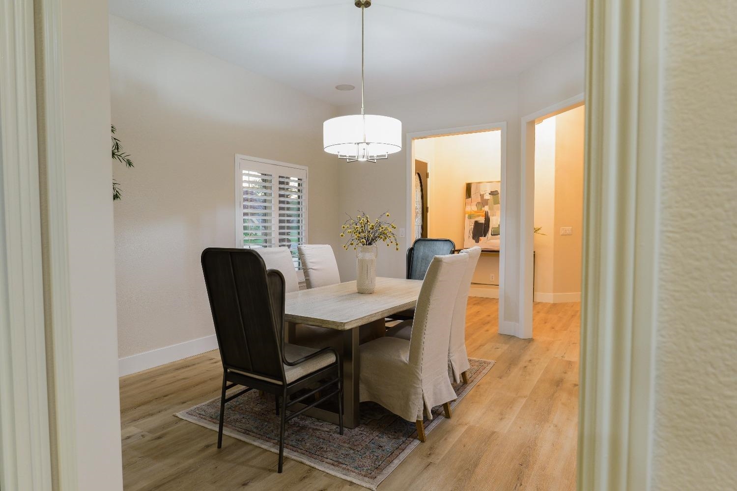 Detail Gallery Image 16 of 31 For 302 N Denton Court, Visalia,  CA 93291 - 4 Beds | 3 Baths