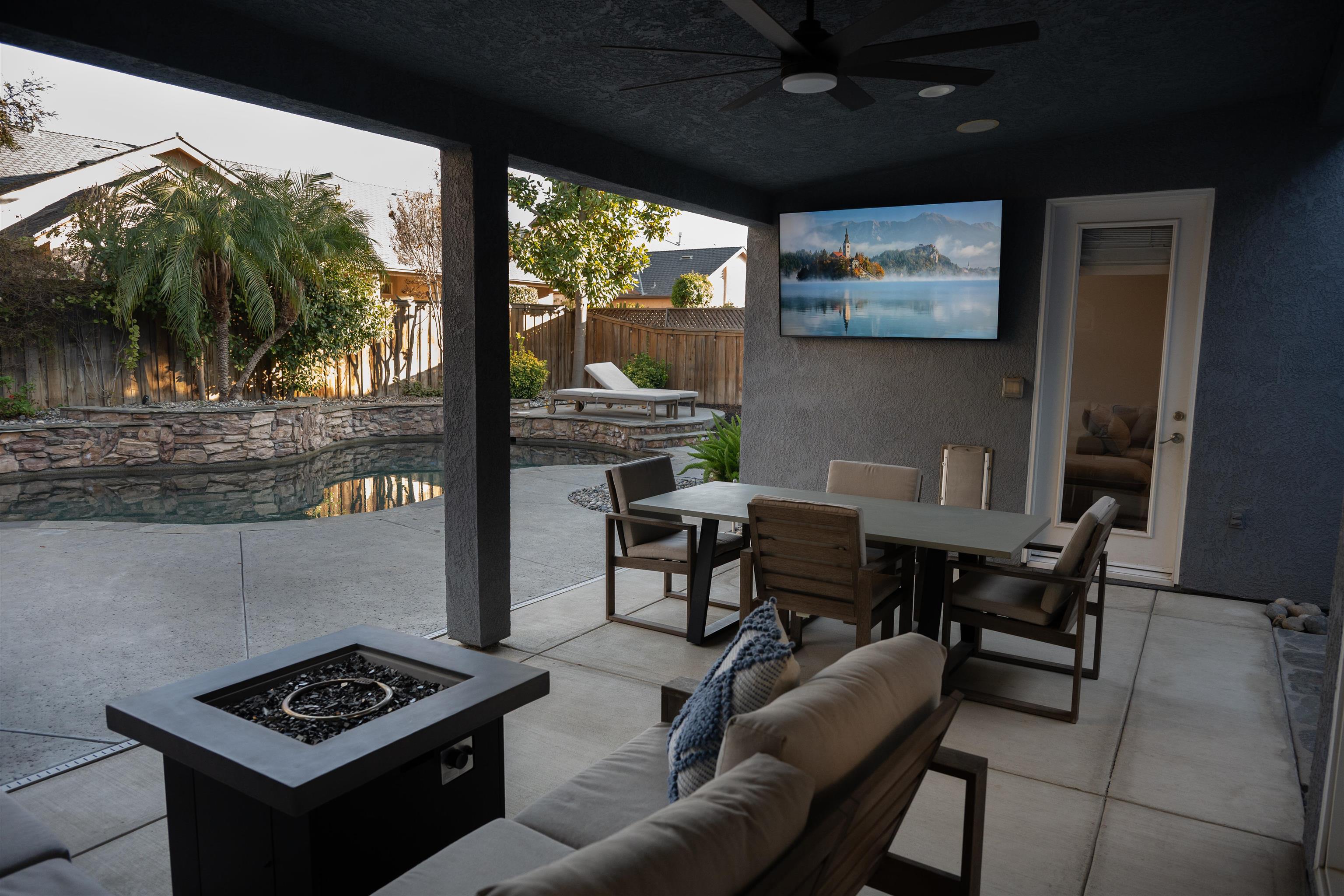 Detail Gallery Image 27 of 31 For 302 N Denton Court, Visalia,  CA 93291 - 4 Beds | 3 Baths