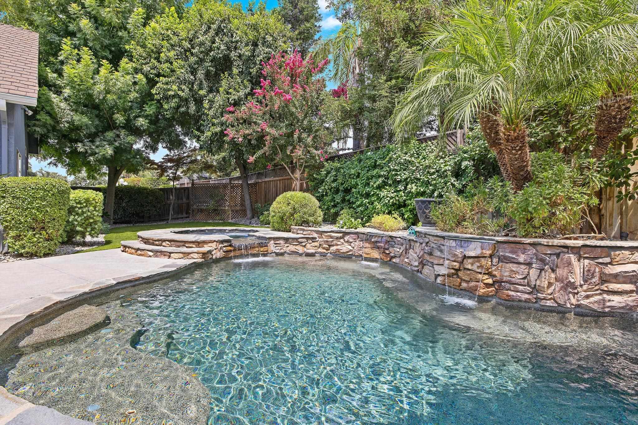 Detail Gallery Image 28 of 31 For 302 N Denton Court, Visalia,  CA 93291 - 4 Beds | 3 Baths