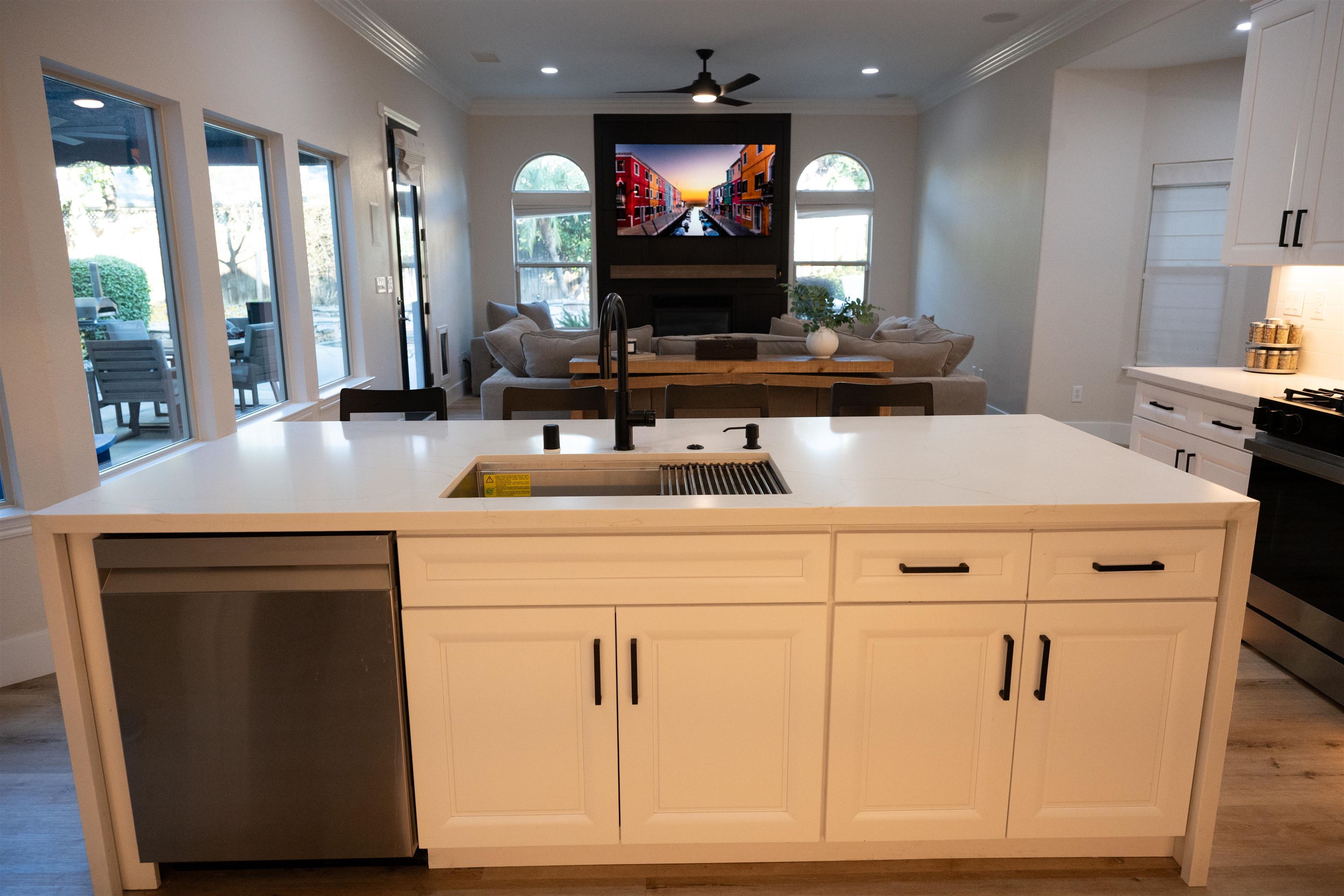 Detail Gallery Image 10 of 31 For 302 N Denton Court, Visalia,  CA 93291 - 4 Beds | 3 Baths