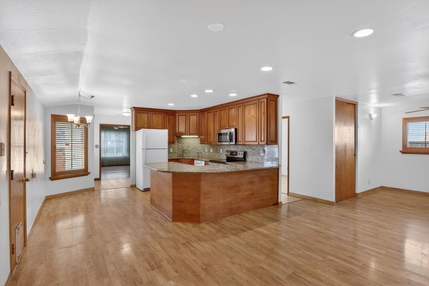 Detail Gallery Image 23 of 39 For 13912 Aurora Dr, San Leandro,  CA 94577 - 3 Beds | 2 Baths