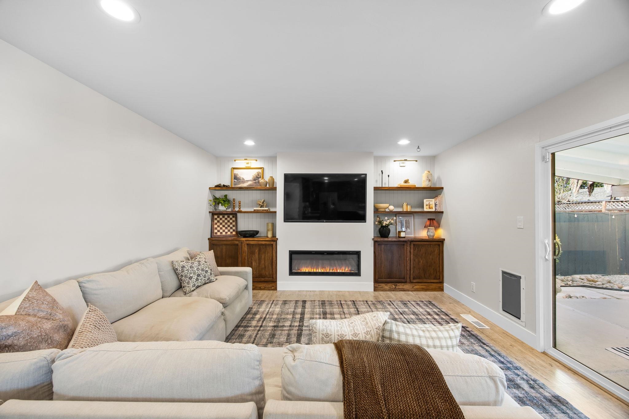 Detail Gallery Image 15 of 37 For 721 Shawnee Ln, San Jose,  CA 95123 - 5 Beds | 3 Baths