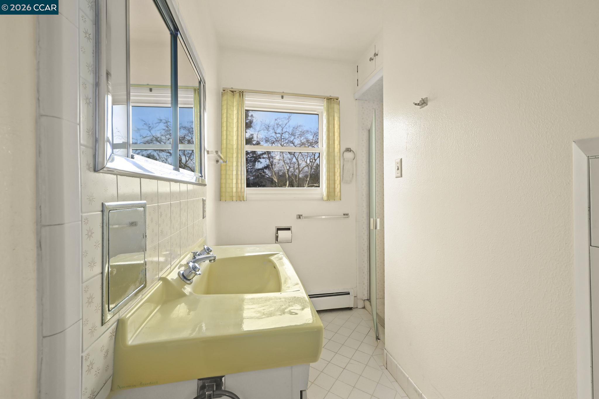 Detail Gallery Image 10 of 19 For 1521 Sunset Loop, Lafayette,  CA 94549 - 4 Beds | 2/1 Baths