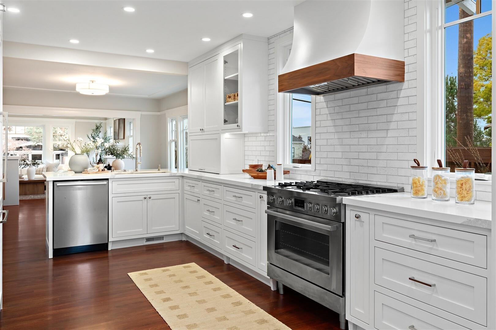 Detail Gallery Image 14 of 44 For 1450 E 38th St, Oakland,  CA 94602 - 3 Beds | 2 Baths