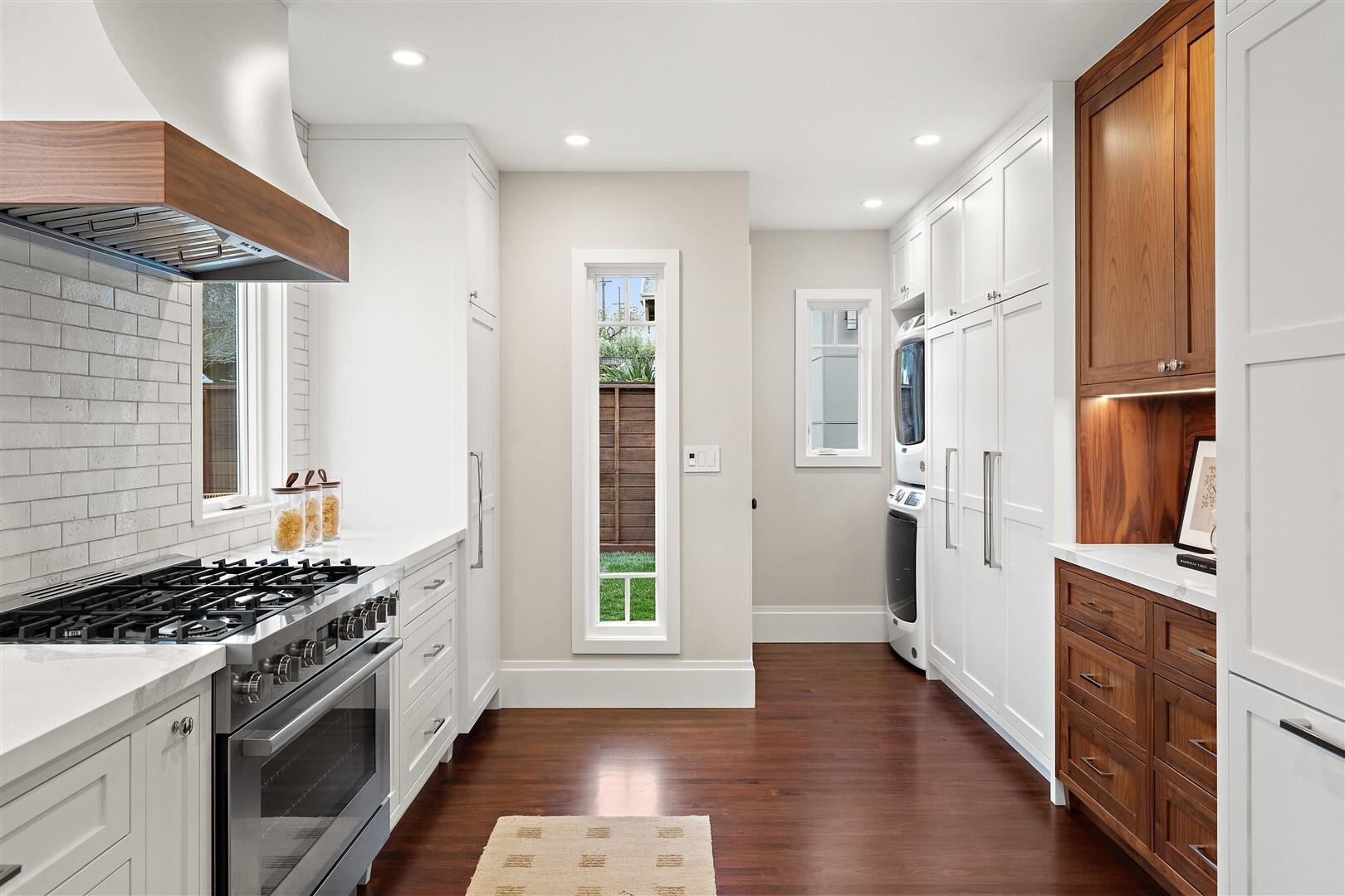 Detail Gallery Image 17 of 44 For 1450 E 38th St, Oakland,  CA 94602 - 3 Beds | 2 Baths