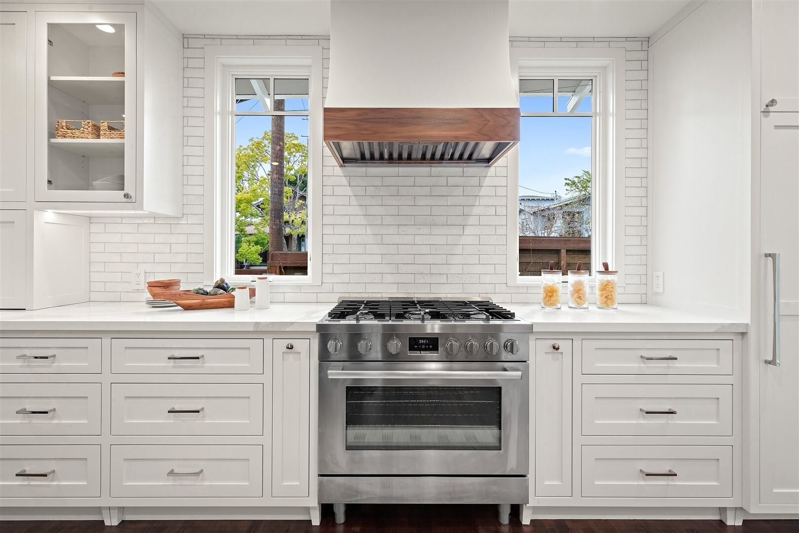 Detail Gallery Image 18 of 44 For 1450 E 38th St, Oakland,  CA 94602 - 3 Beds | 2 Baths