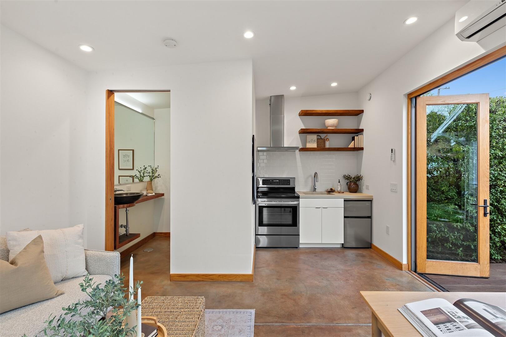 Detail Gallery Image 37 of 44 For 1450 E 38th St, Oakland,  CA 94602 - 3 Beds | 2 Baths