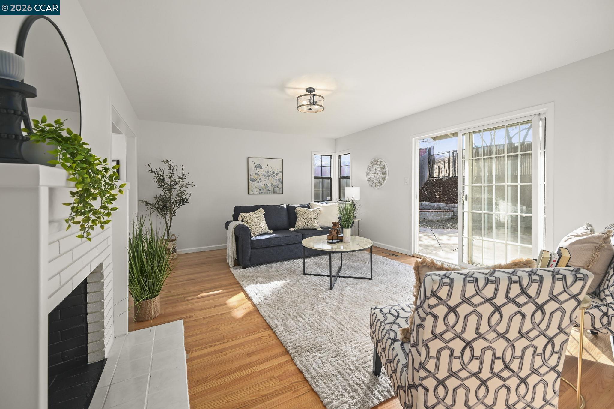 Detail Gallery Image 4 of 24 For 5549 Alabama Dr, Concord,  CA 94521 - 3 Beds | 2 Baths