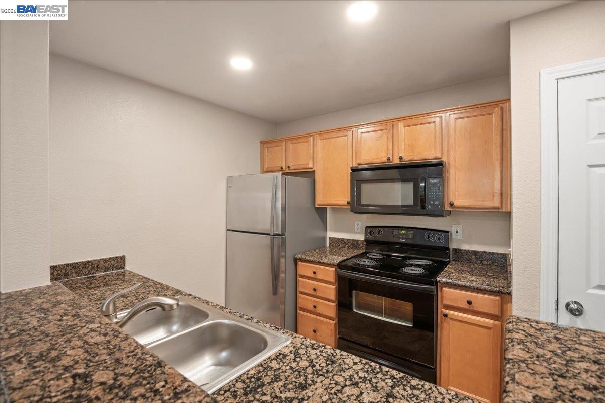Detail Gallery Image 3 of 17 For 215 Reflections Dr #16,  San Ramon,  CA 94583 - 1 Beds | 1 Baths