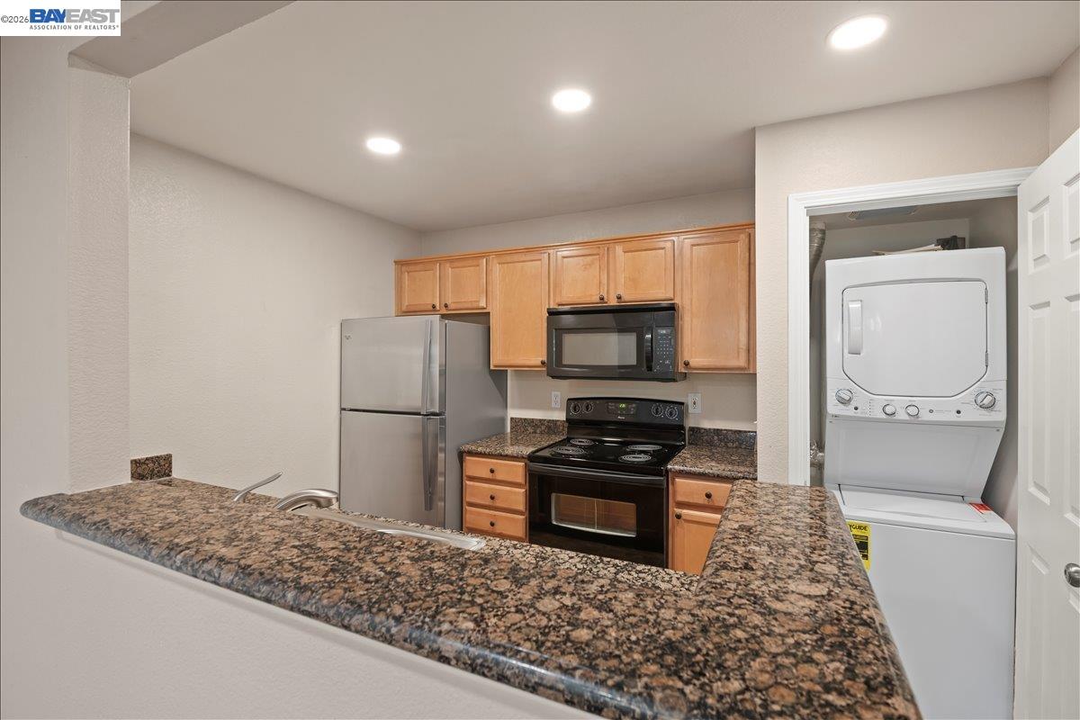 Detail Gallery Image 4 of 17 For 215 Reflections Dr #16,  San Ramon,  CA 94583 - 1 Beds | 1 Baths