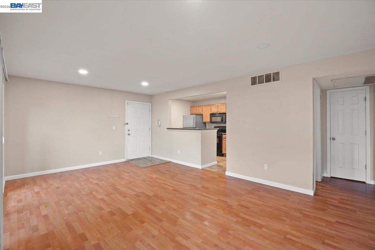 Detail Gallery Image 7 of 17 For 215 Reflections Dr #16,  San Ramon,  CA 94583 - 1 Beds | 1 Baths