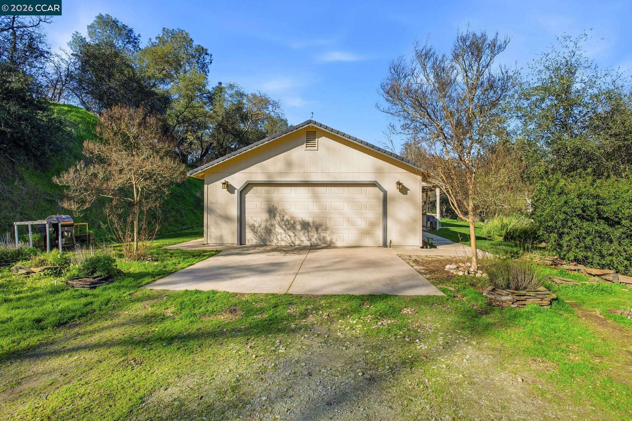 Detail Gallery Image 2 of 45 For 5250 Treosti Pl, Valley Springs,  CA 95252 - 3 Beds | 2 Baths