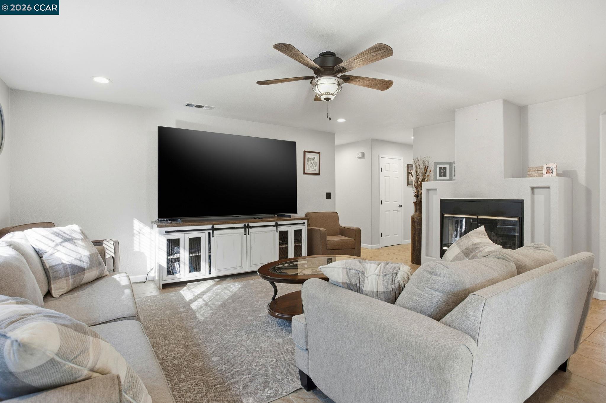 Detail Gallery Image 7 of 45 For 5250 Treosti Pl, Valley Springs,  CA 95252 - 3 Beds | 2 Baths