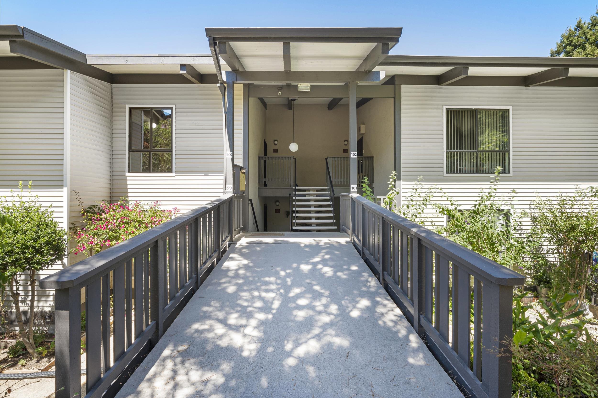 Detail Gallery Image 19 of 23 For 19100 Crest Ave #100,  Castro Valley,  CA 94546 - 2 Beds | 2 Baths