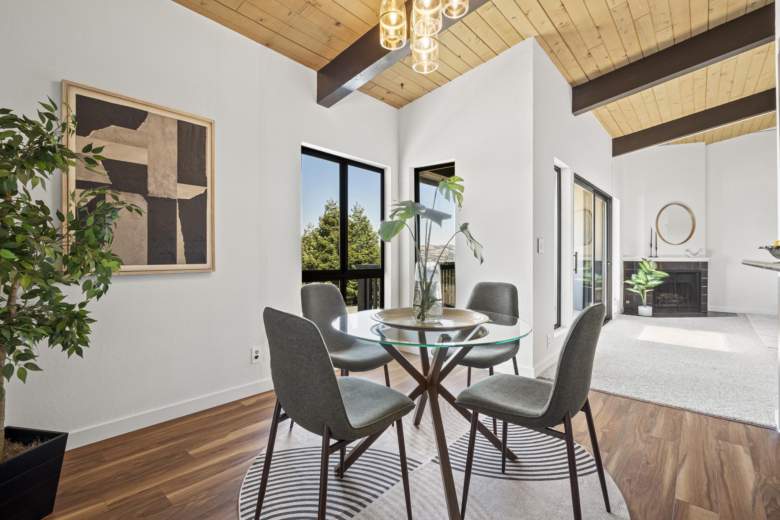 Detail Gallery Image 4 of 23 For 19100 Crest Ave #100,  Castro Valley,  CA 94546 - 2 Beds | 2 Baths