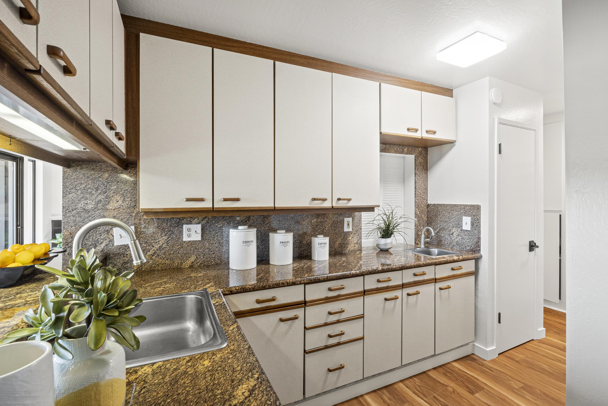 Detail Gallery Image 6 of 23 For 19100 Crest Ave #100,  Castro Valley,  CA 94546 - 2 Beds | 2 Baths