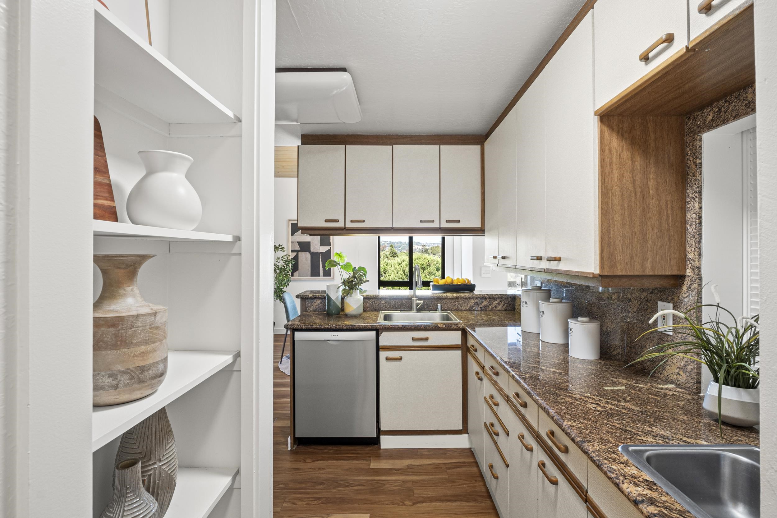 Detail Gallery Image 8 of 23 For 19100 Crest Ave #100,  Castro Valley,  CA 94546 - 2 Beds | 2 Baths