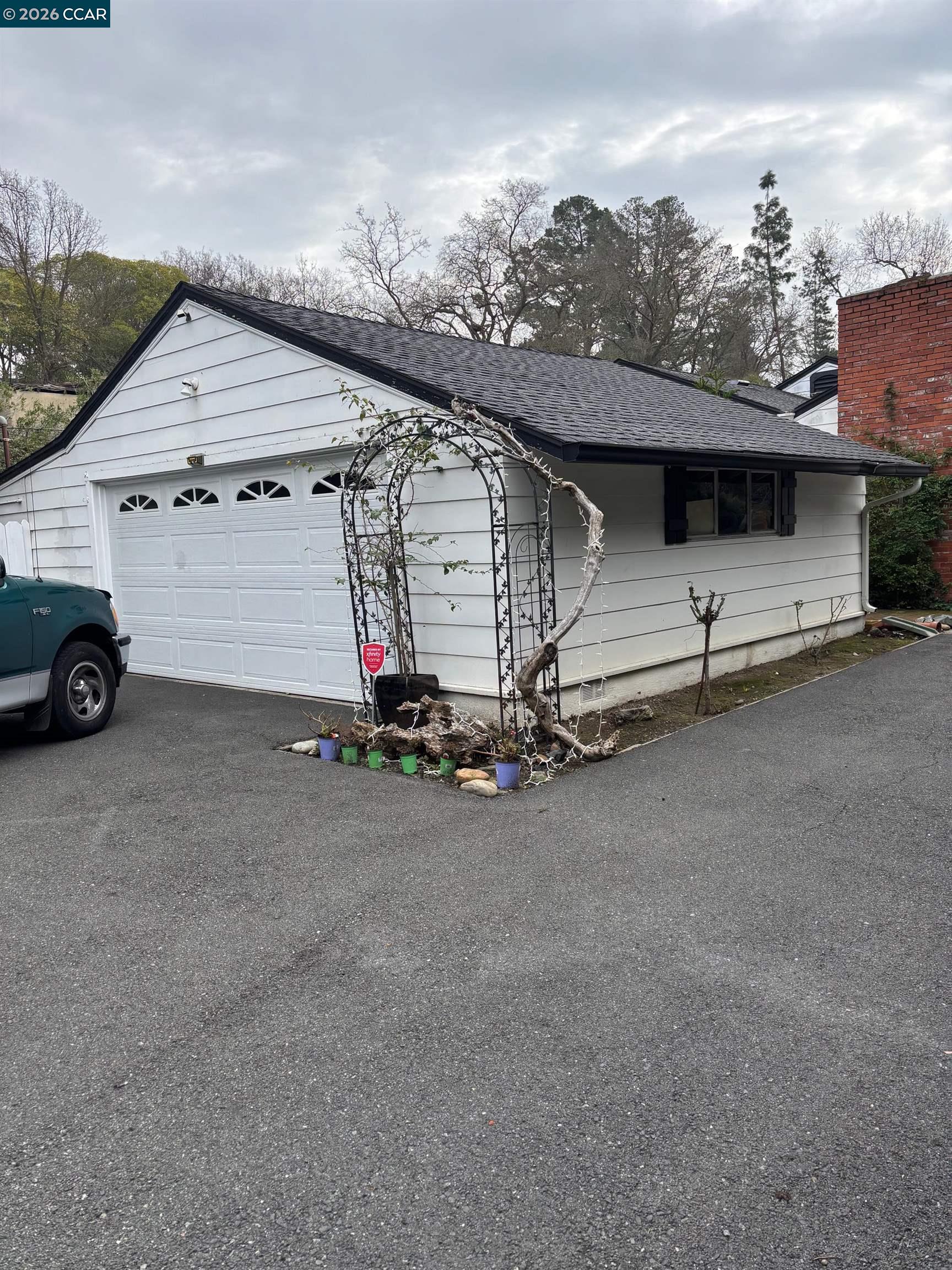 Front Image Thumbnail for CC41122180