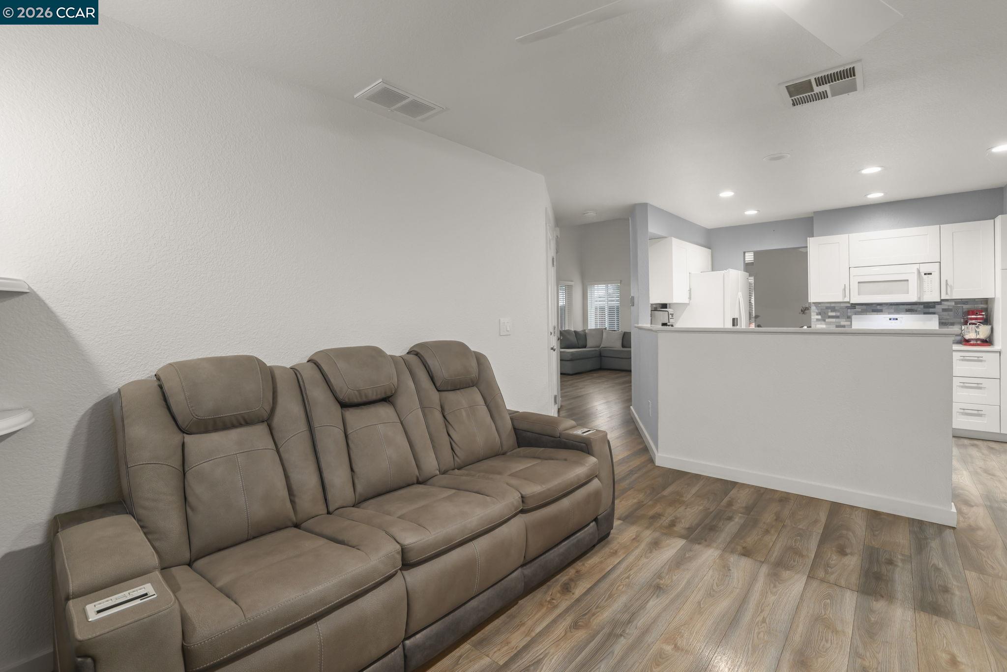 Detail Gallery Image 15 of 26 For 469 Powell Dr, Bay Point,  CA 94565 - 3 Beds | 2/1 Baths