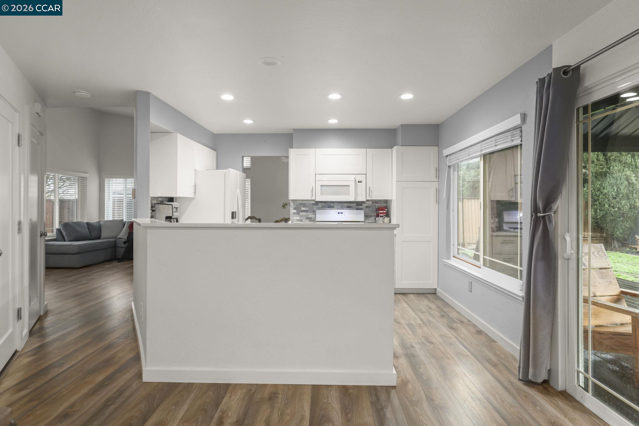 Detail Gallery Image 10 of 26 For 469 Powell Dr, Bay Point,  CA 94565 - 3 Beds | 2/1 Baths