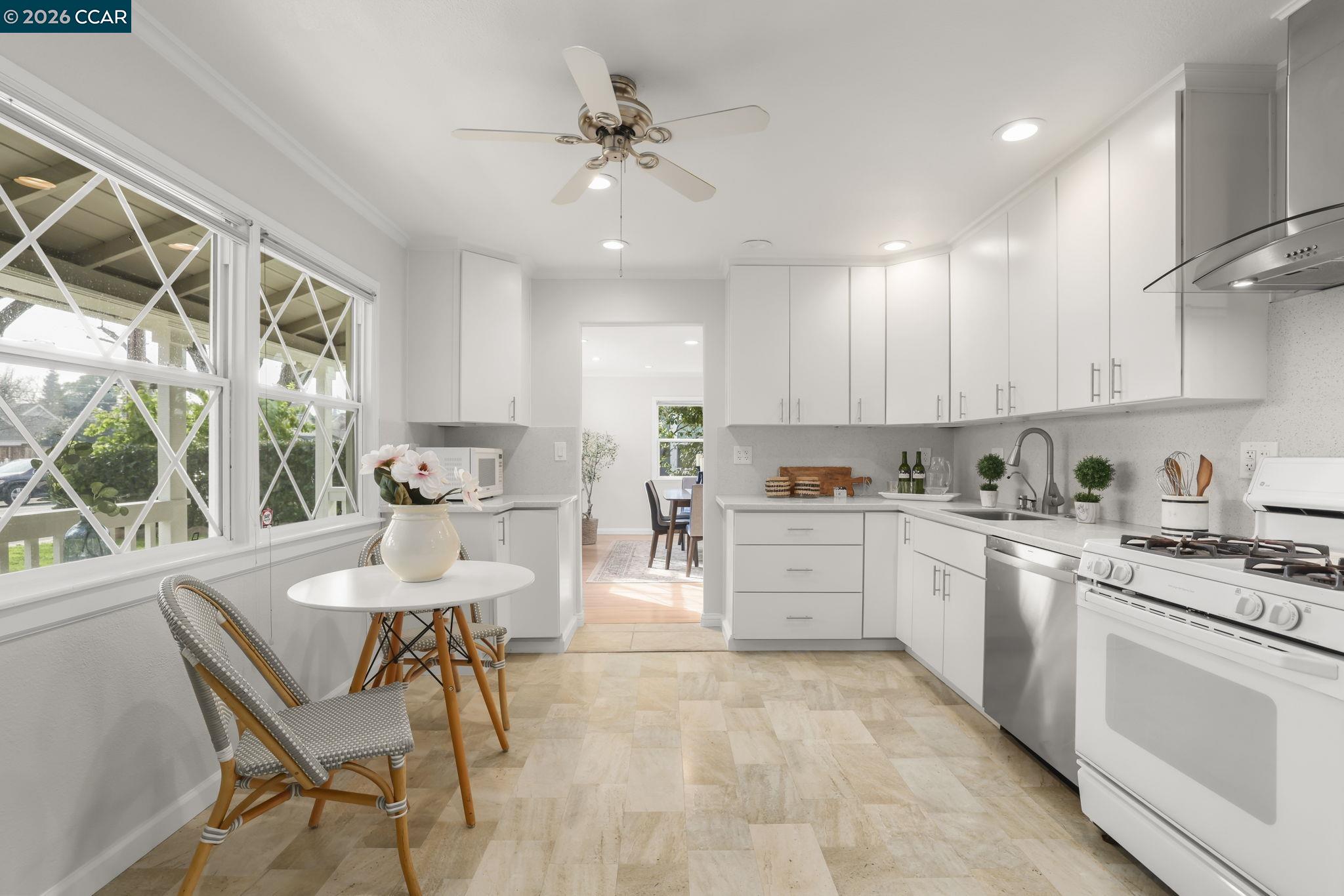 Detail Gallery Image 11 of 30 For 1449 Cape Cod Way, Concord,  CA 94521 - 3 Beds | 2 Baths