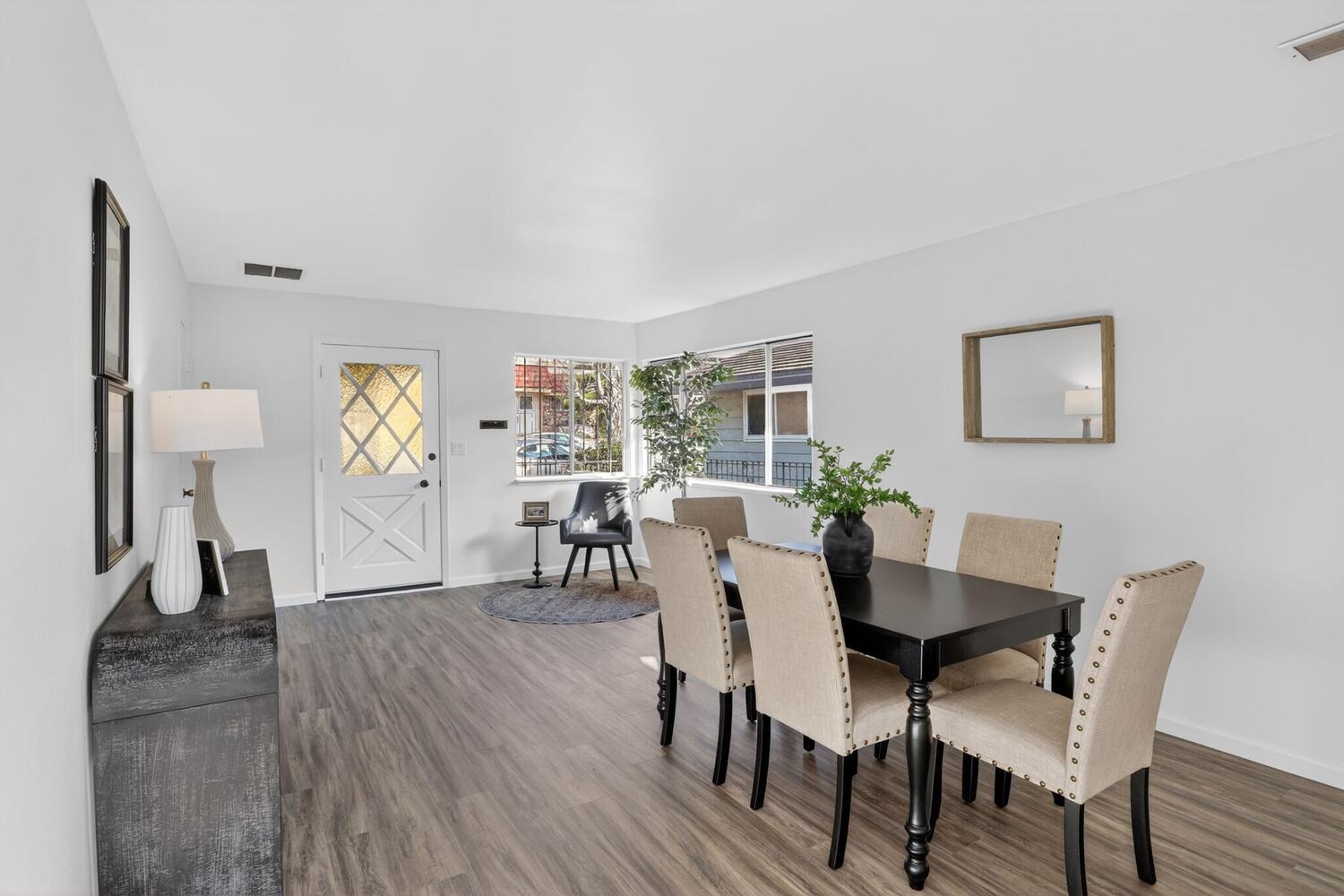 Detail Gallery Image 11 of 49 For 16605 Rolando Ave, Castro Valley,  CA 94578 - 4 Beds | 2/1 Baths