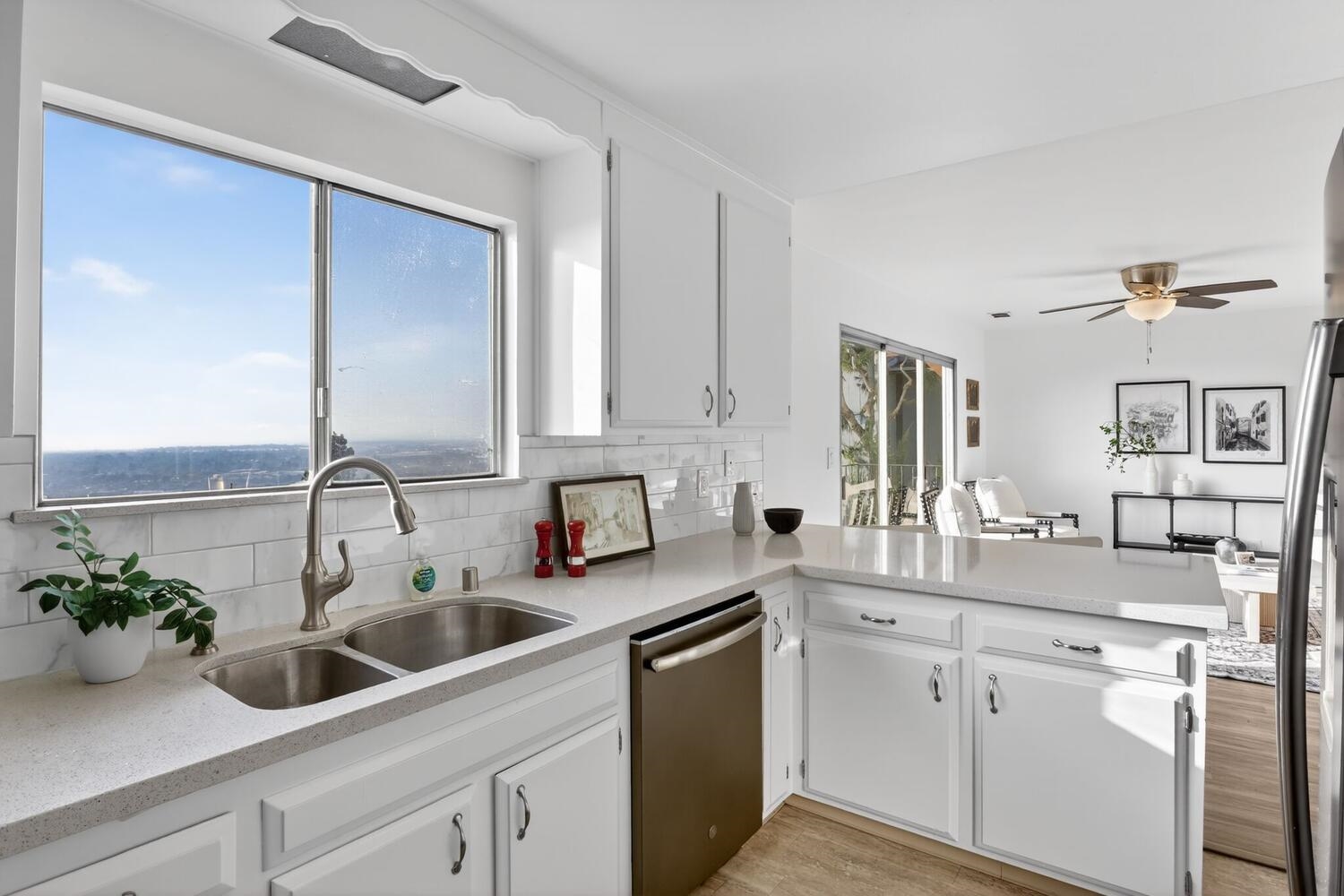 Detail Gallery Image 16 of 49 For 16605 Rolando Ave, Castro Valley,  CA 94578 - 4 Beds | 2/1 Baths