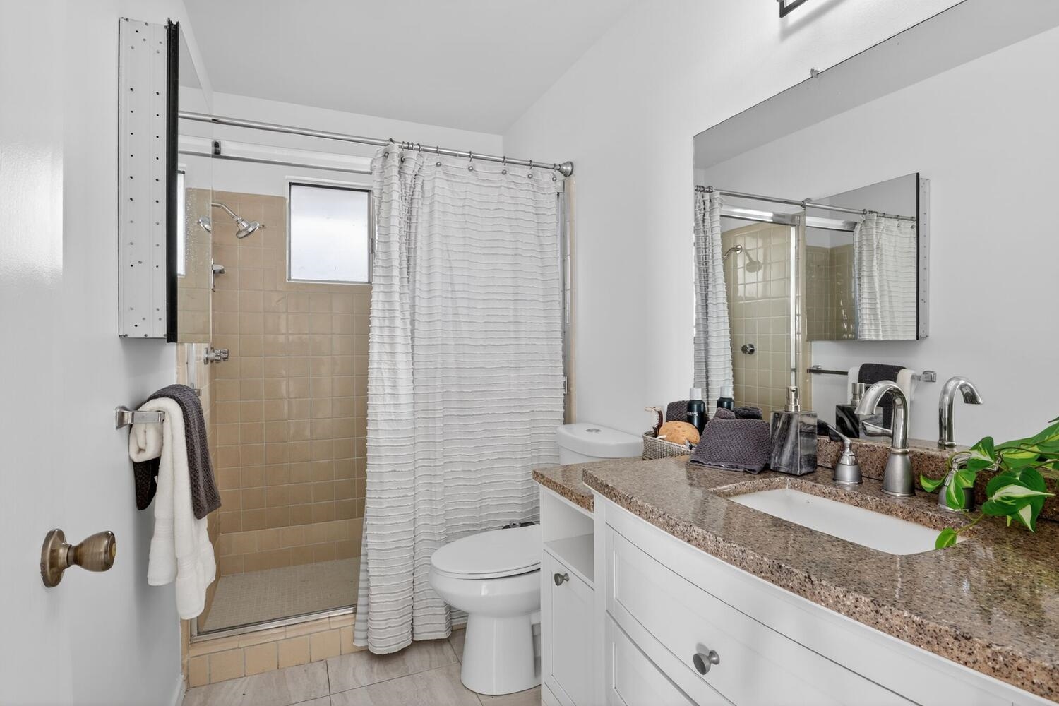 Detail Gallery Image 24 of 49 For 16605 Rolando Ave, Castro Valley,  CA 94578 - 4 Beds | 2/1 Baths