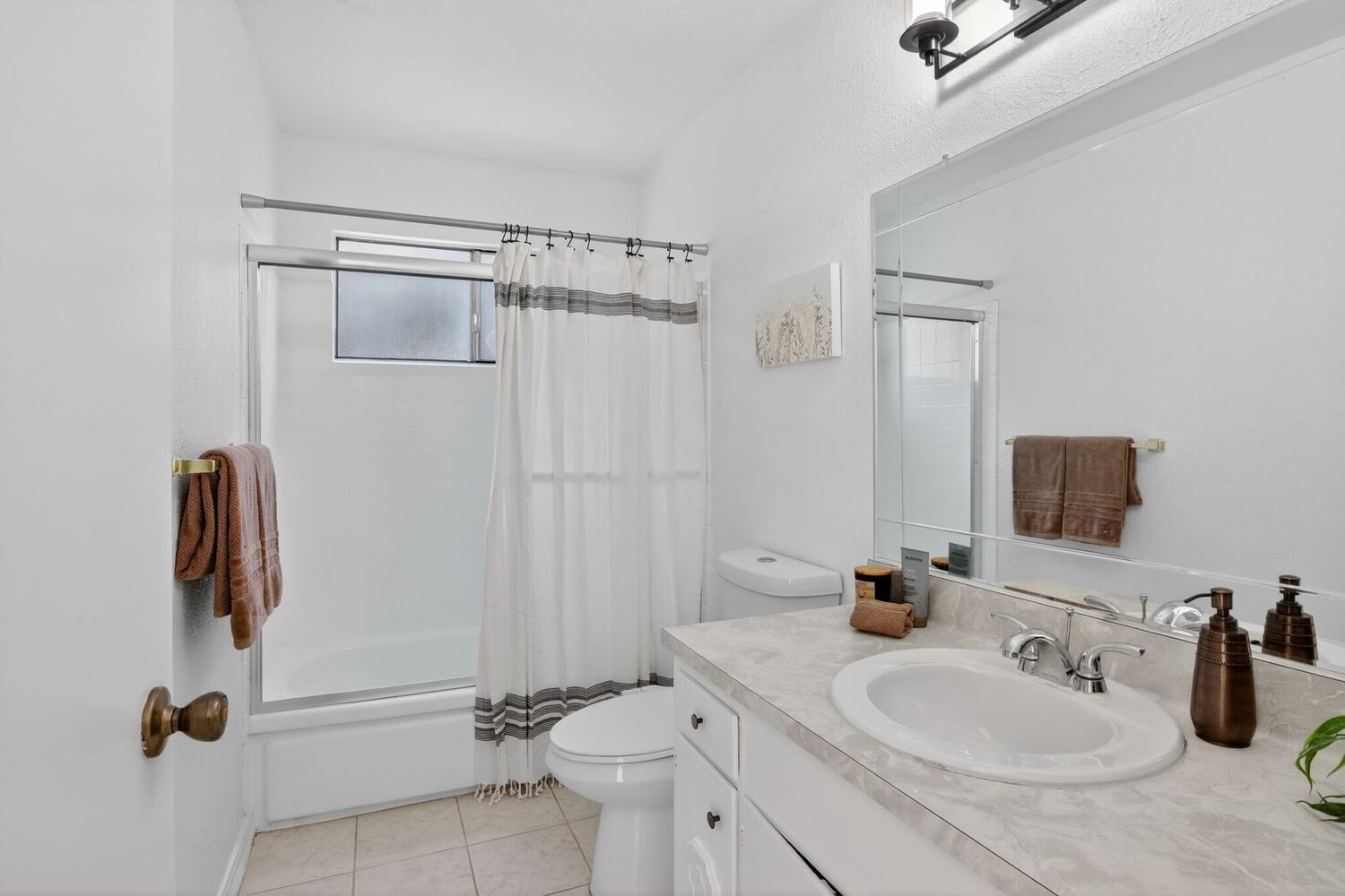 Detail Gallery Image 30 of 49 For 16605 Rolando Ave, Castro Valley,  CA 94578 - 4 Beds | 2/1 Baths