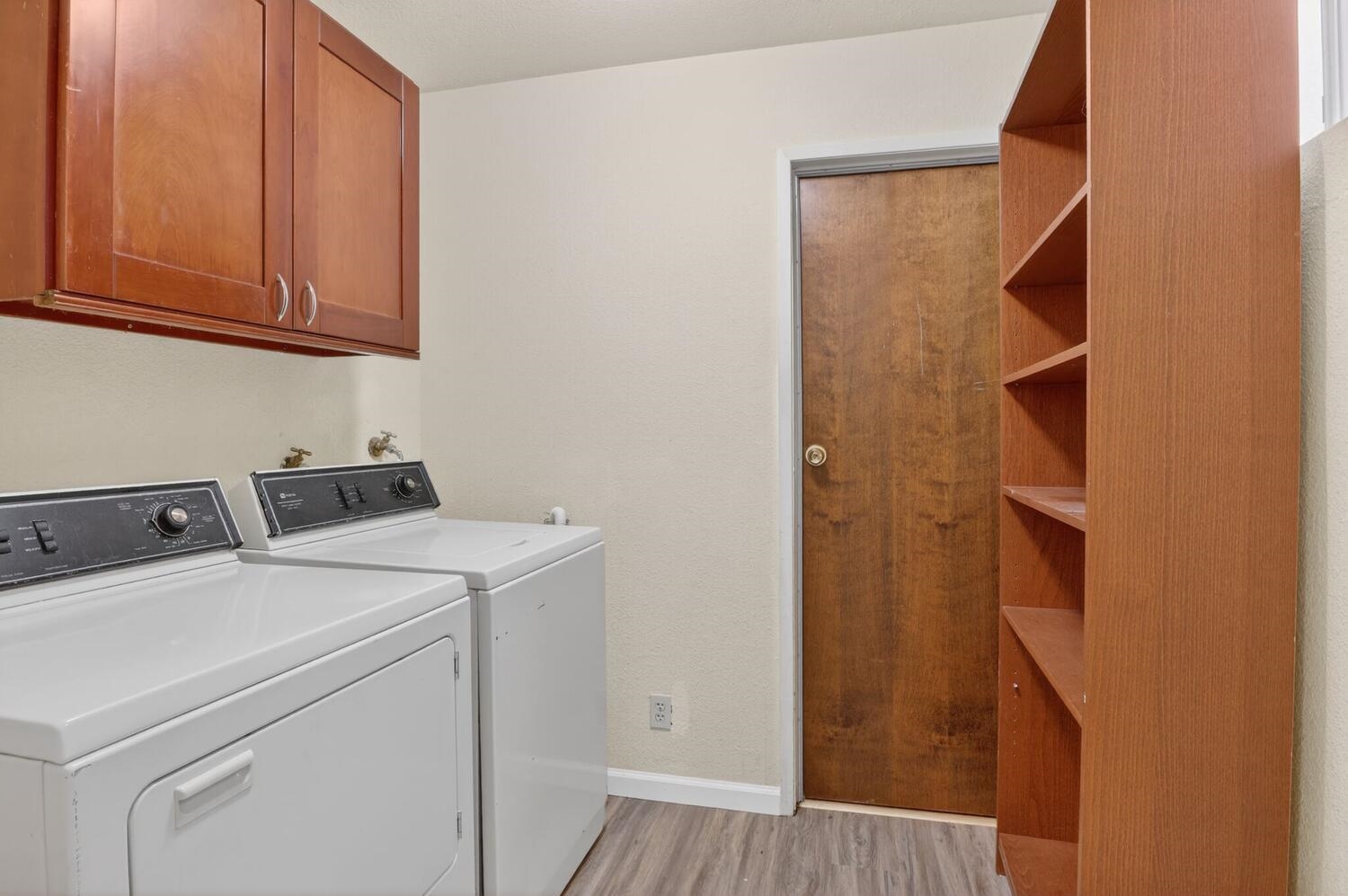 Detail Gallery Image 33 of 49 For 16605 Rolando Ave, Castro Valley,  CA 94578 - 4 Beds | 2/1 Baths