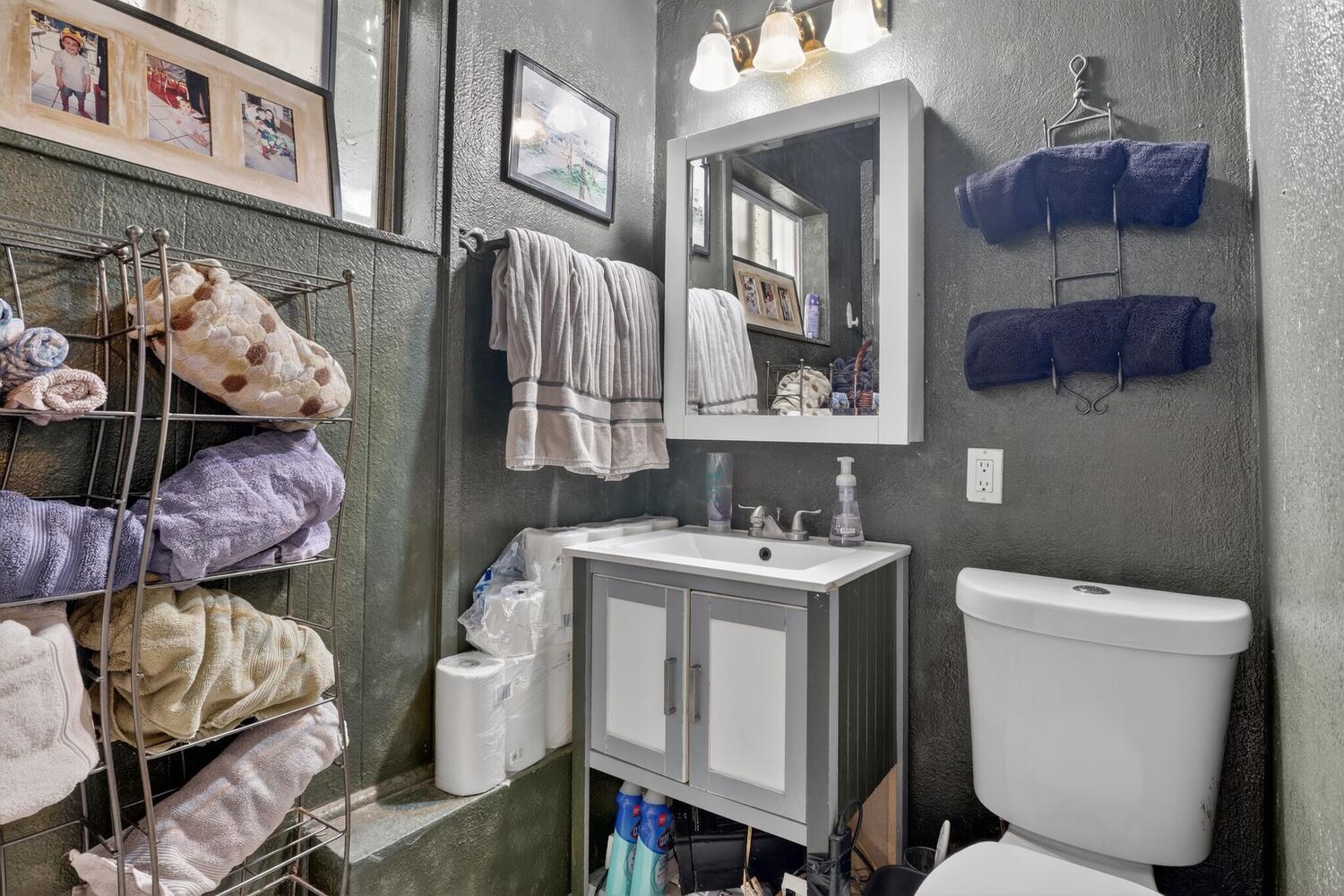 Detail Gallery Image 48 of 49 For 16605 Rolando Ave, Castro Valley,  CA 94578 - 4 Beds | 2/1 Baths