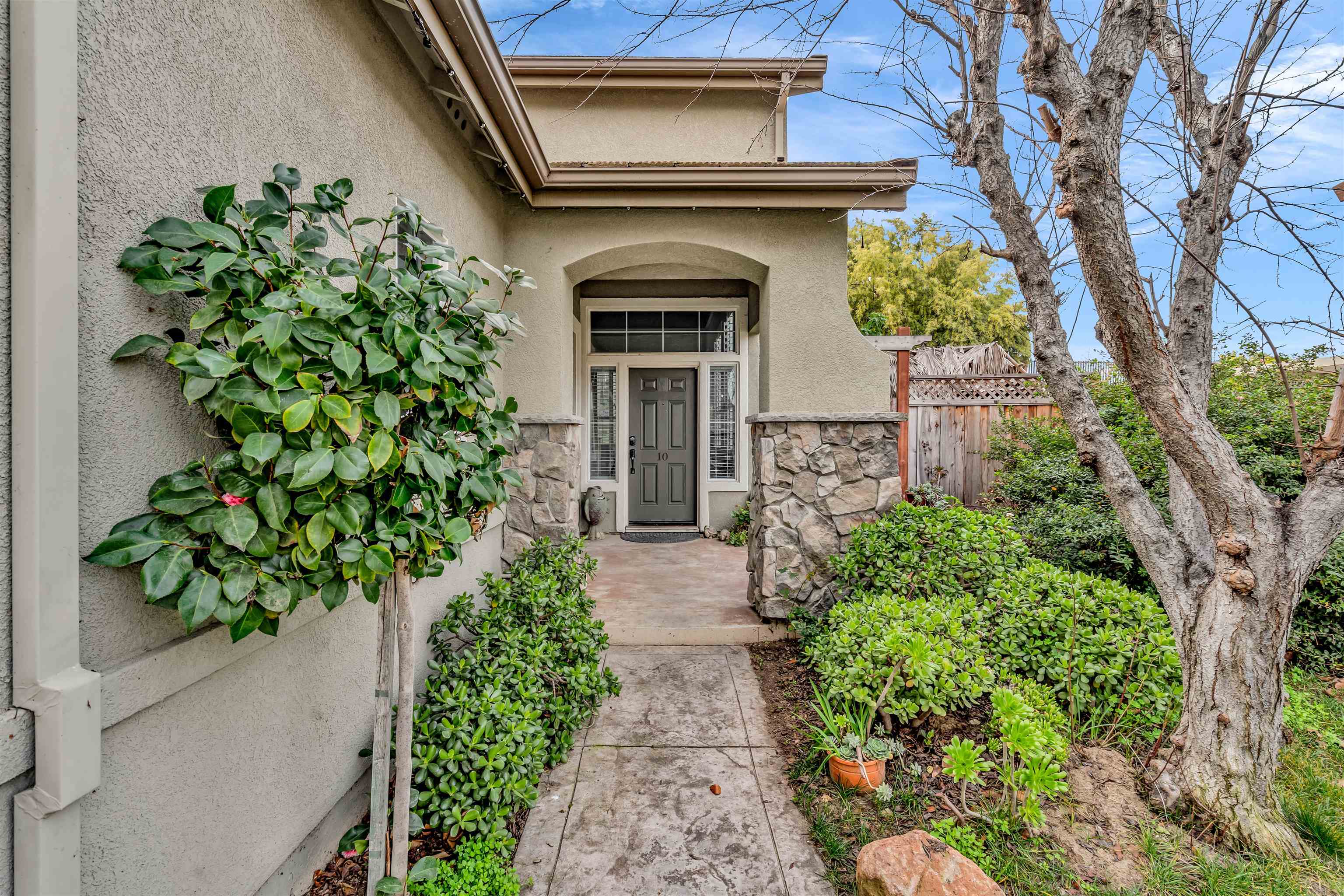 Detail Gallery Image 4 of 60 For 10 Kali Ct, Oakley,  CA 94561 - 5 Beds | 3 Baths