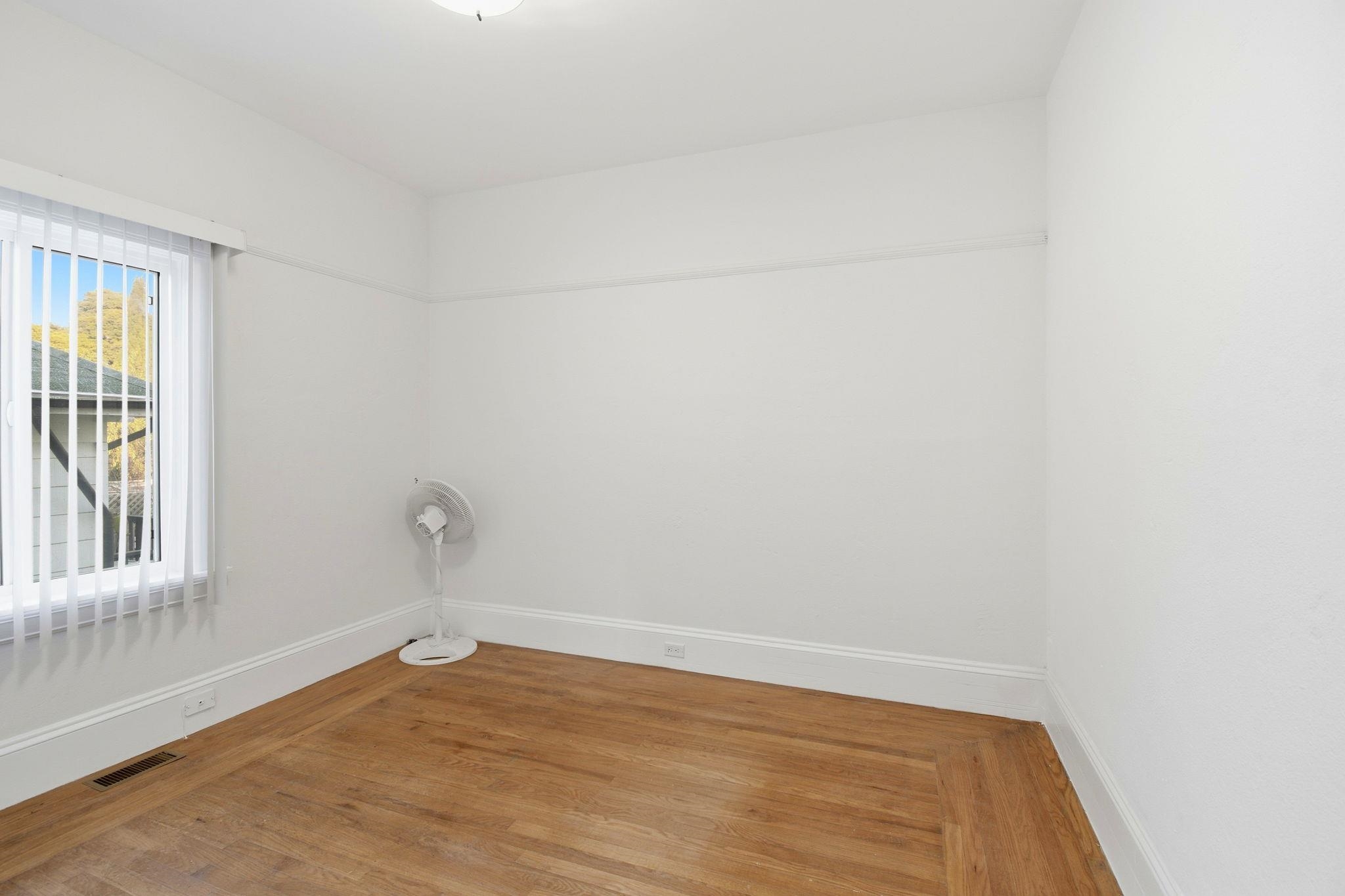 Detail Gallery Image 16 of 26 For 1712 37th Ave, Oakland,  CA 94601 - 3 Beds | 1 Baths