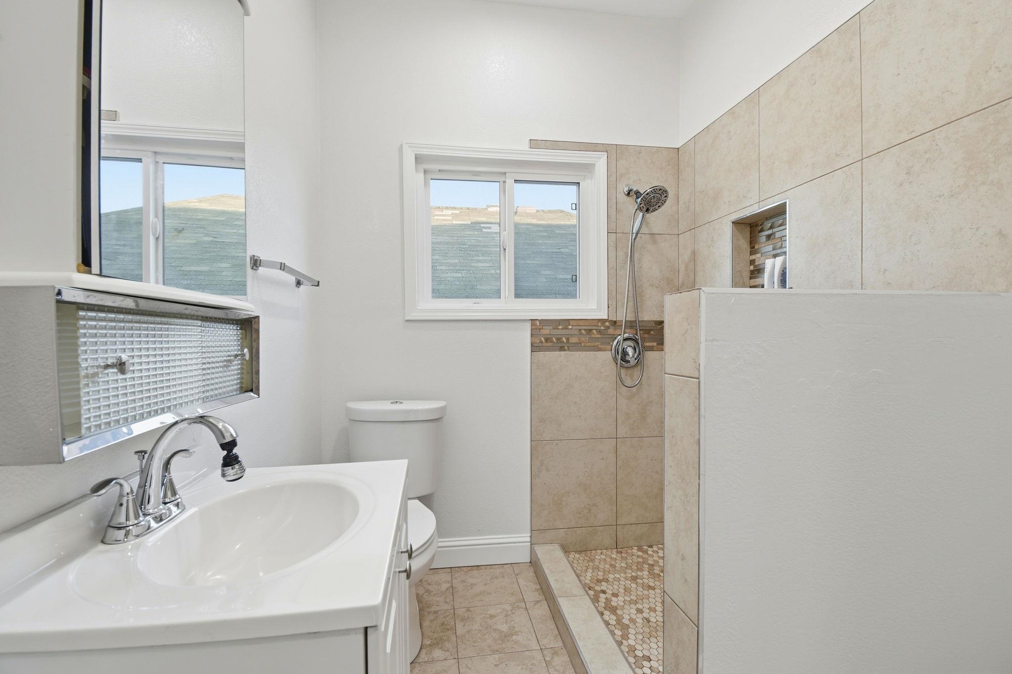 Detail Gallery Image 19 of 26 For 1712 37th Ave, Oakland,  CA 94601 - 3 Beds | 1 Baths