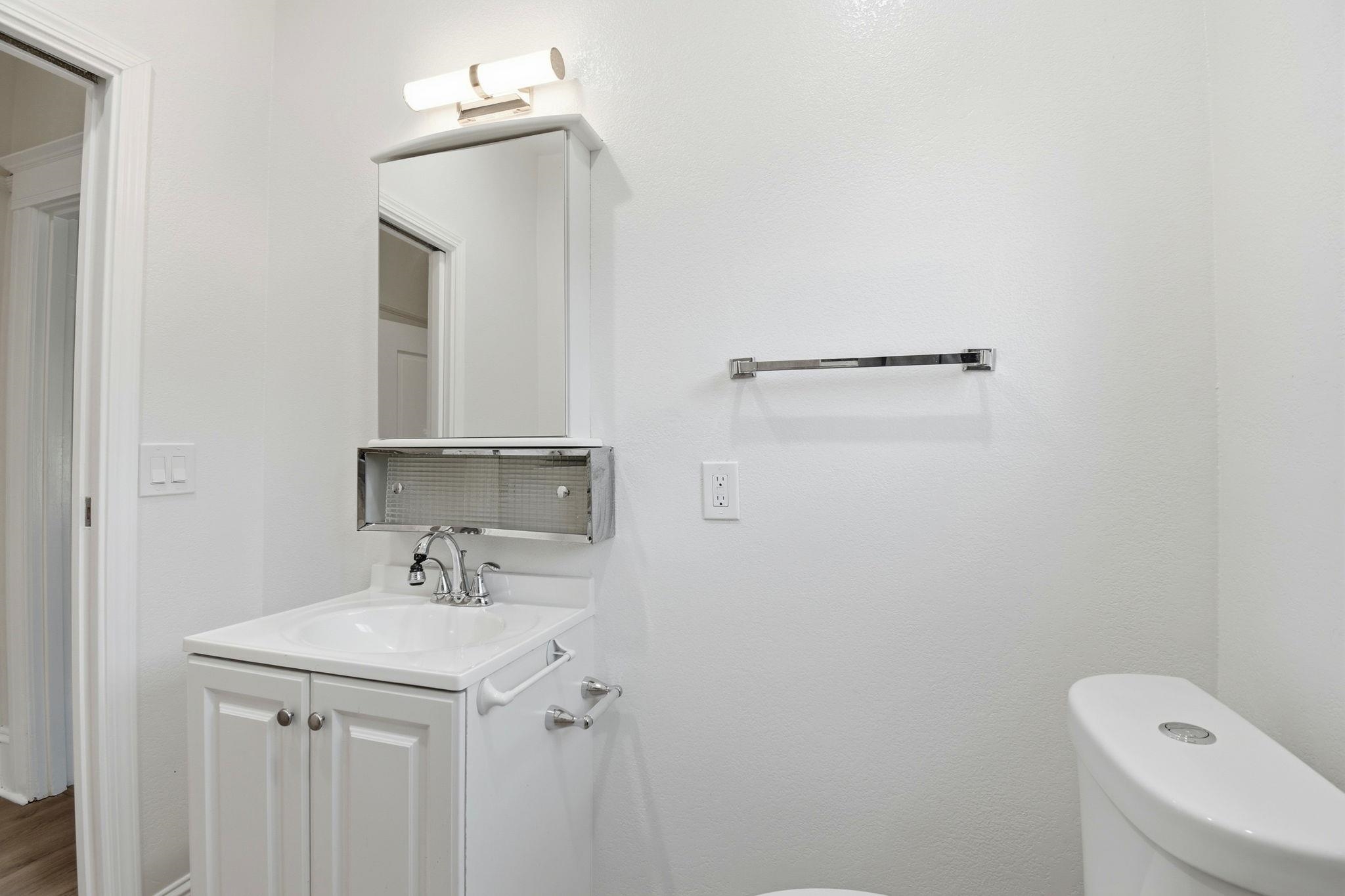 Detail Gallery Image 20 of 26 For 1712 37th Ave, Oakland,  CA 94601 - 3 Beds | 1 Baths