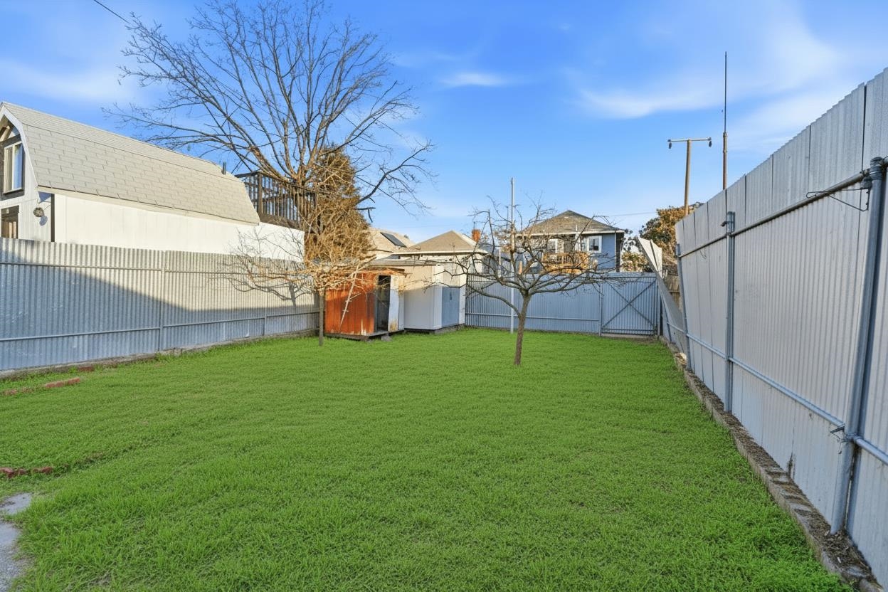 Detail Gallery Image 25 of 26 For 1712 37th Ave, Oakland,  CA 94601 - 3 Beds | 1 Baths