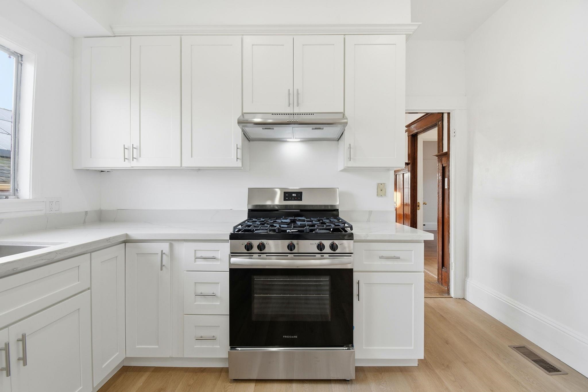 Detail Gallery Image 7 of 26 For 1712 37th Ave, Oakland,  CA 94601 - 3 Beds | 1 Baths