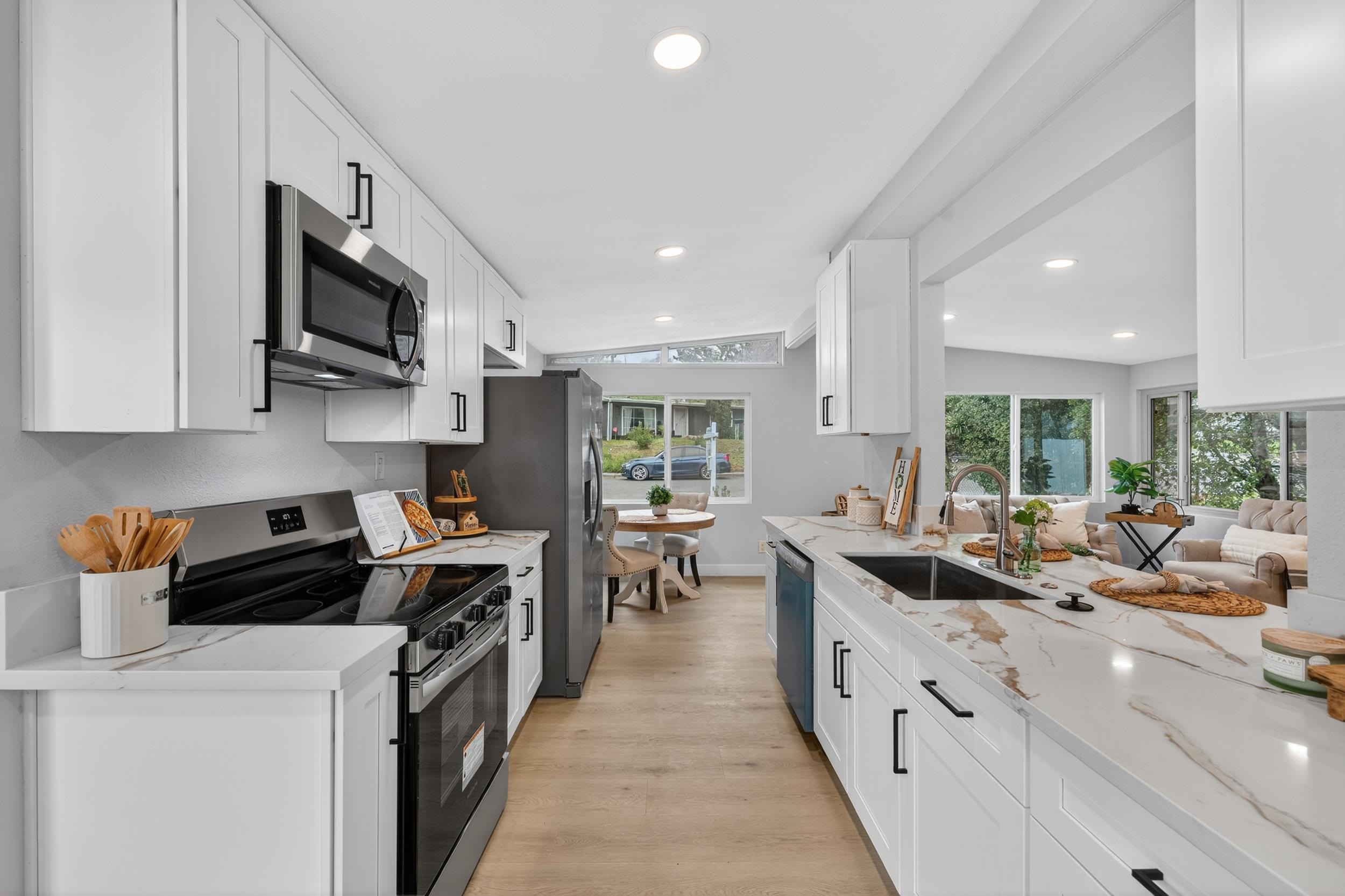 Detail Gallery Image 4 of 11 For 1241 Coronel Ave, Vallejo,  CA 94591 - 3 Beds | 2 Baths