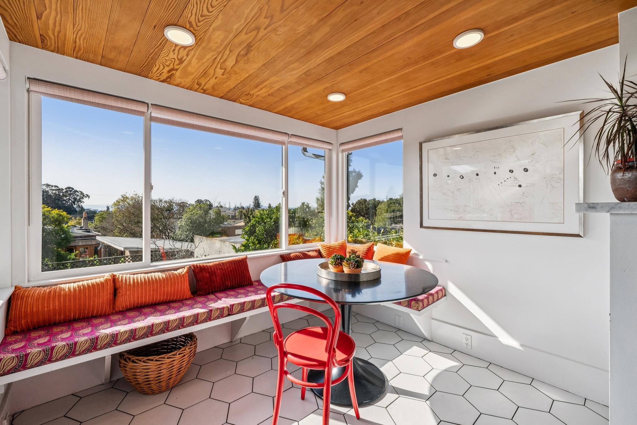 Detail Gallery Image 16 of 42 For 1546 Beverly Pl, Berkeley,  CA 94706 - 3 Beds | 1 Baths