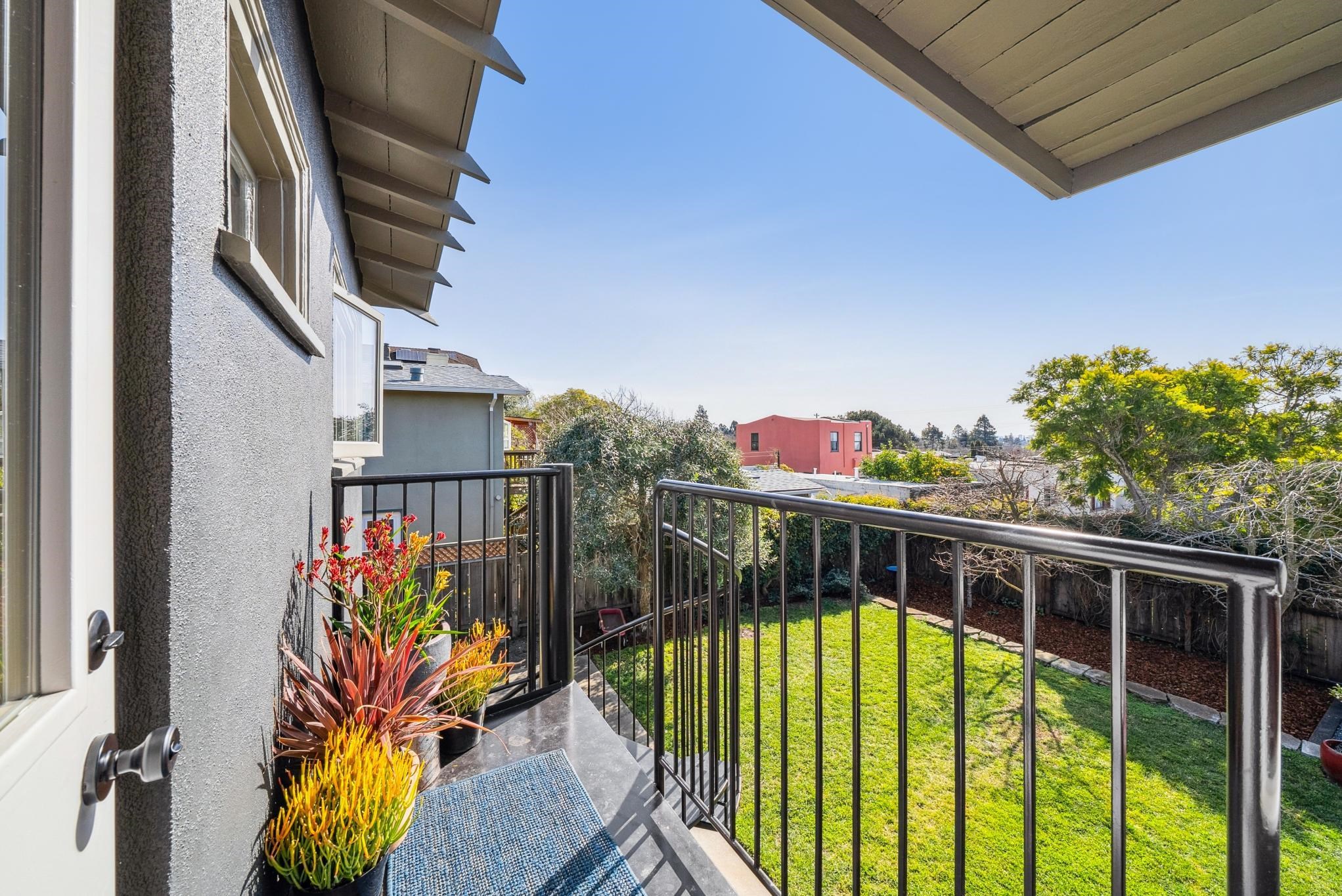 Detail Gallery Image 17 of 42 For 1546 Beverly Pl, Berkeley,  CA 94706 - 3 Beds | 1 Baths