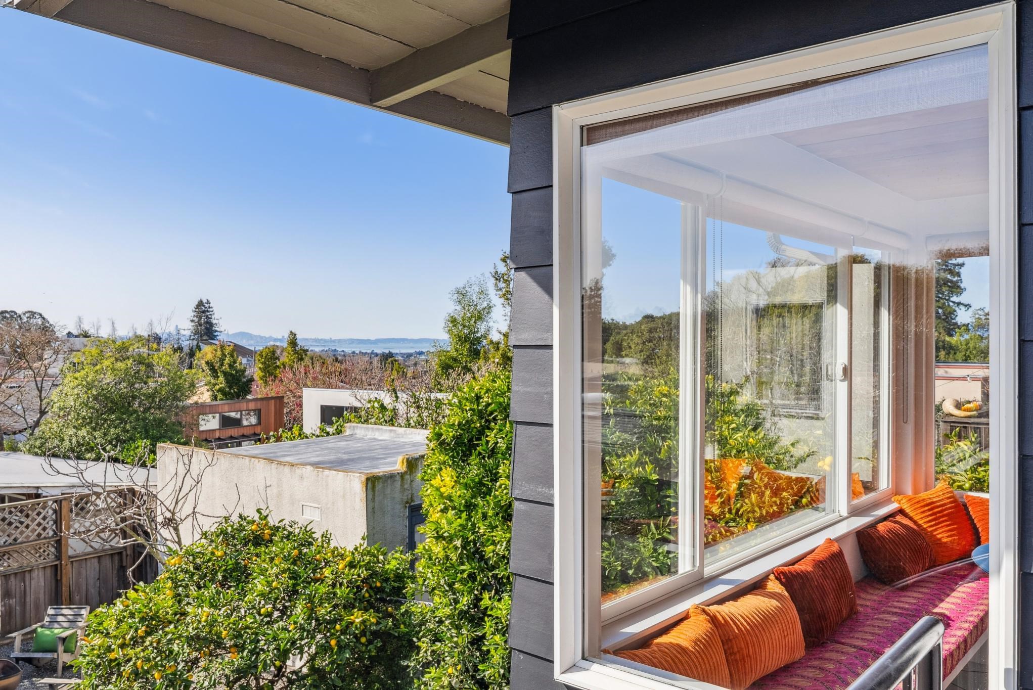 Detail Gallery Image 18 of 42 For 1546 Beverly Pl, Berkeley,  CA 94706 - 3 Beds | 1 Baths