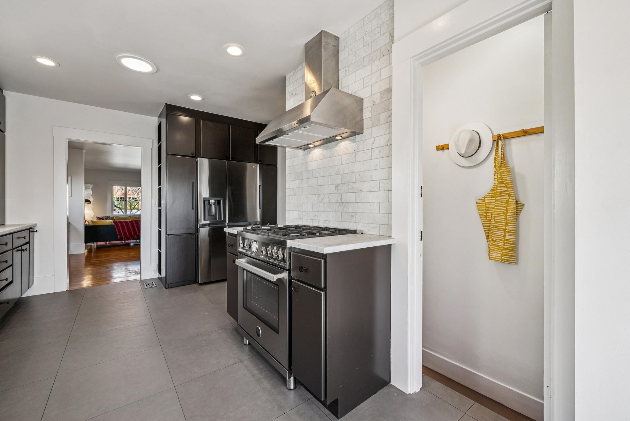 Detail Gallery Image 25 of 42 For 1546 Beverly Pl, Berkeley,  CA 94706 - 3 Beds | 1 Baths