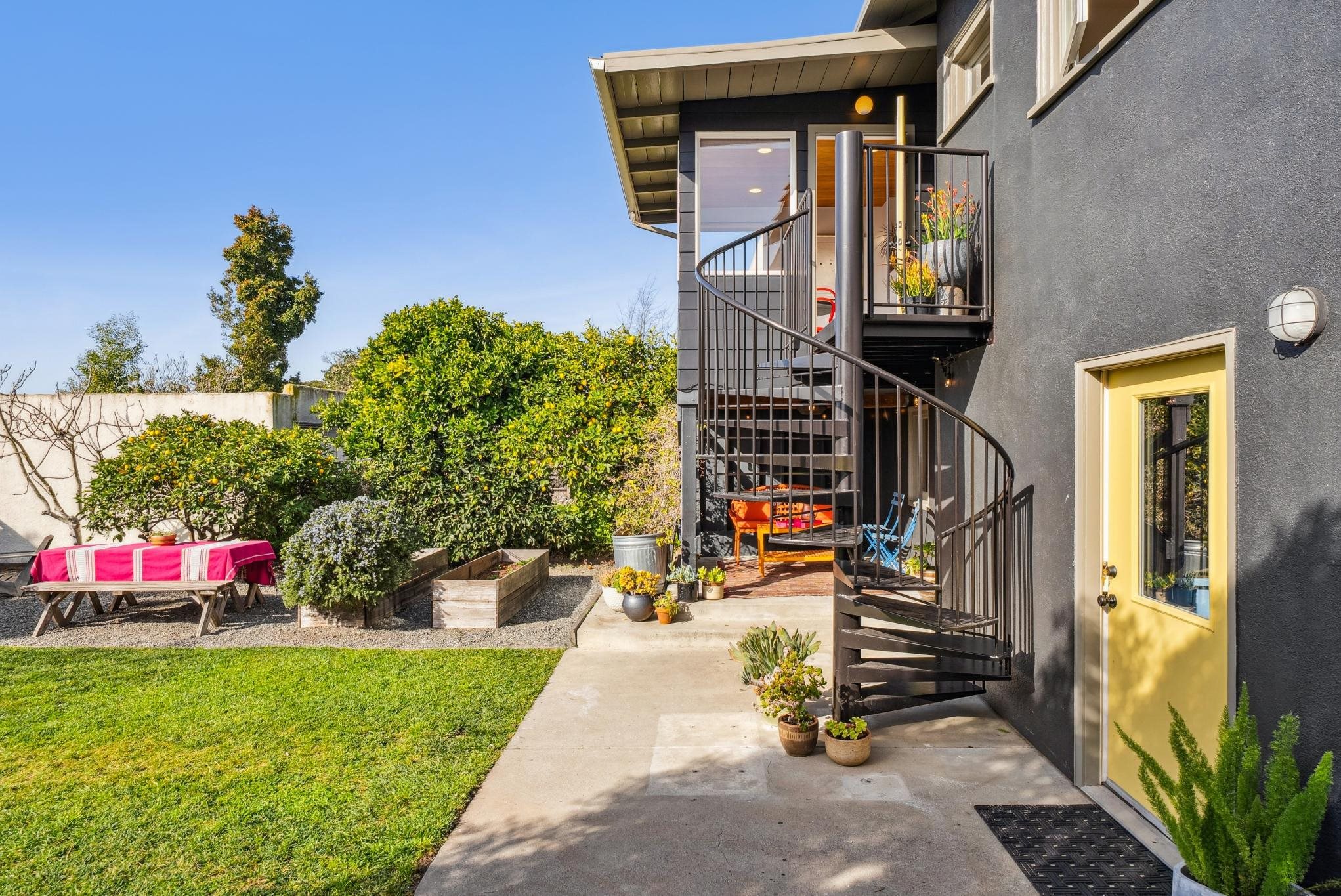 Detail Gallery Image 33 of 42 For 1546 Beverly Pl, Berkeley,  CA 94706 - 3 Beds | 1 Baths